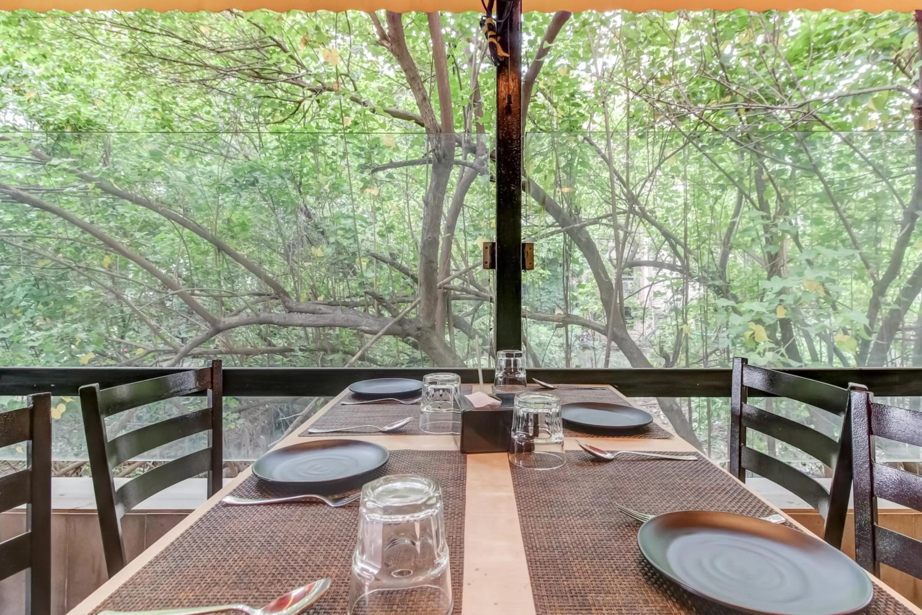 Day, Restaurant/Places to Eat in Grand Mookambika