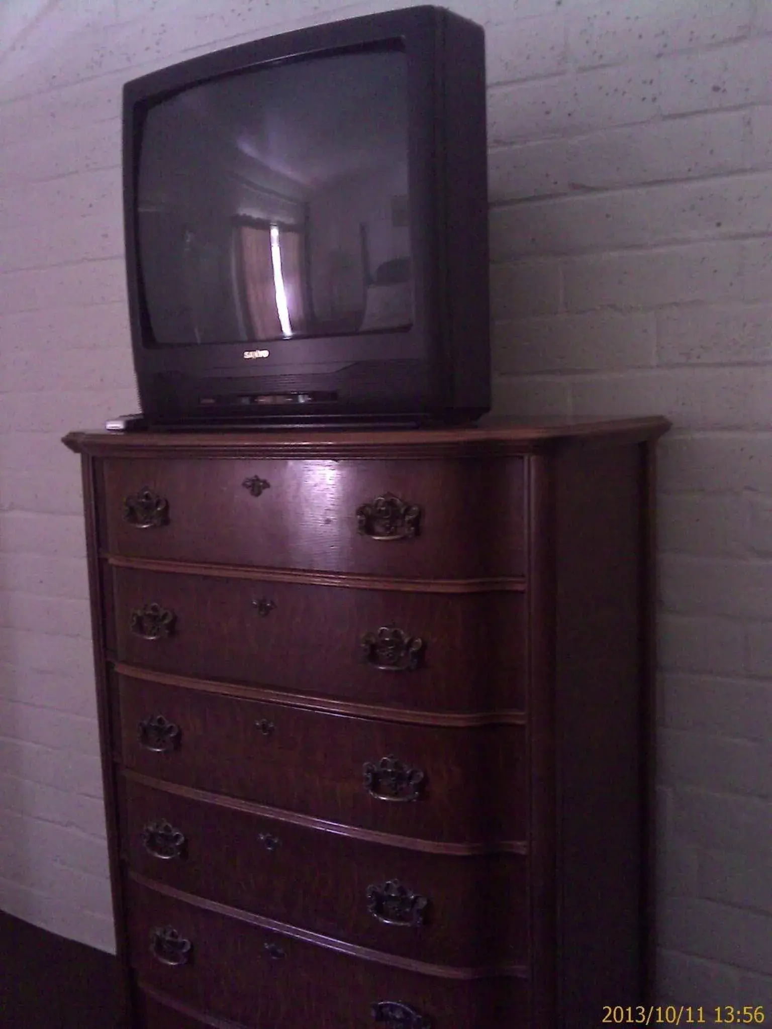 TV/Entertainment Center in Ranch Motel