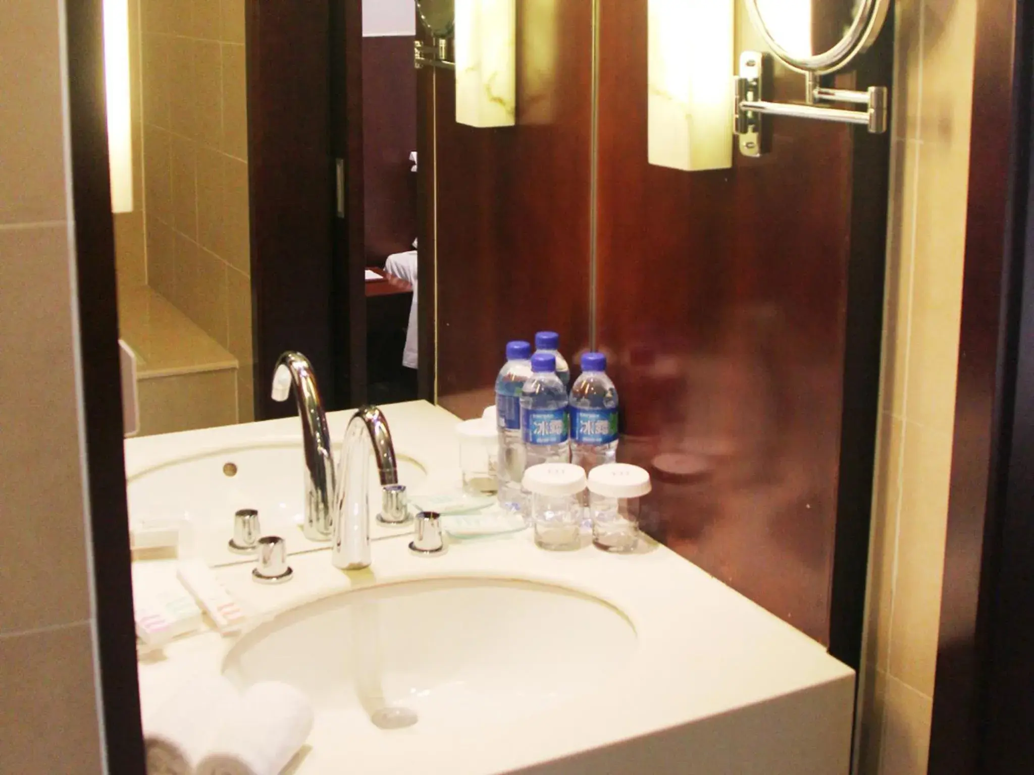 Bathroom in Mercure Wanshang Beijing Bathroom in Mercure Wanshang Beijing