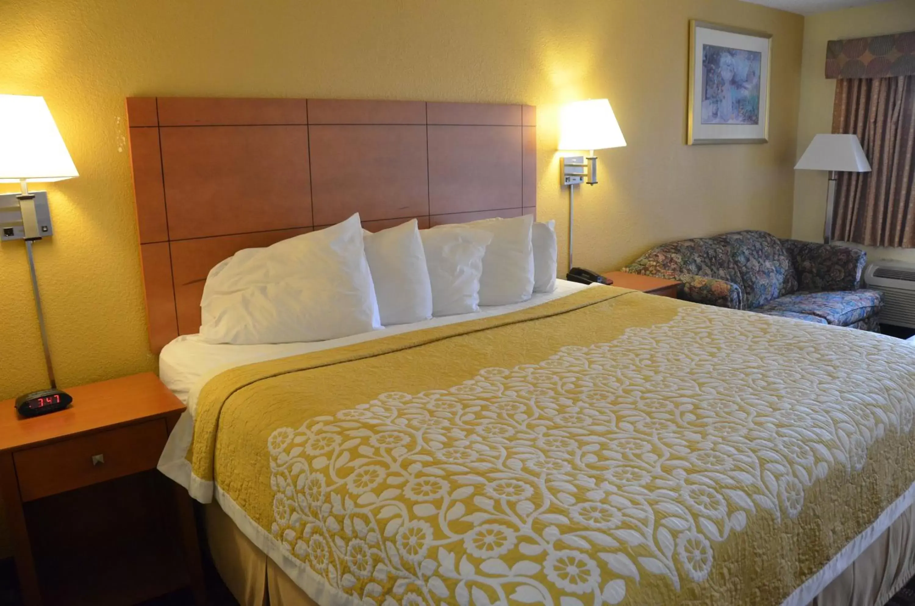 Bedroom, Bed in Days Inn by Wyndham Airport Nashville East