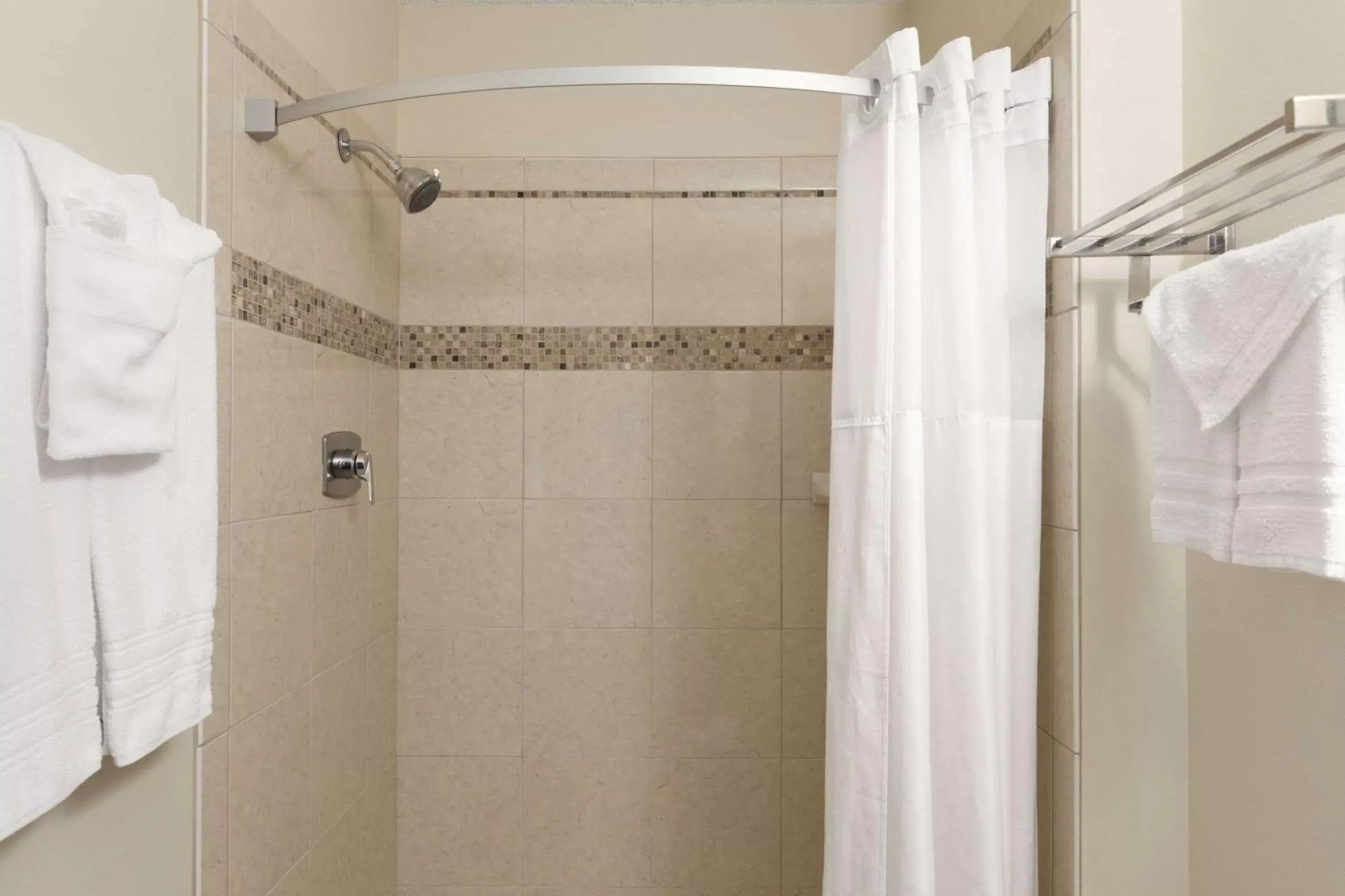 Shower, Bathroom in Travelodge by Wyndham Motel of St Cloud