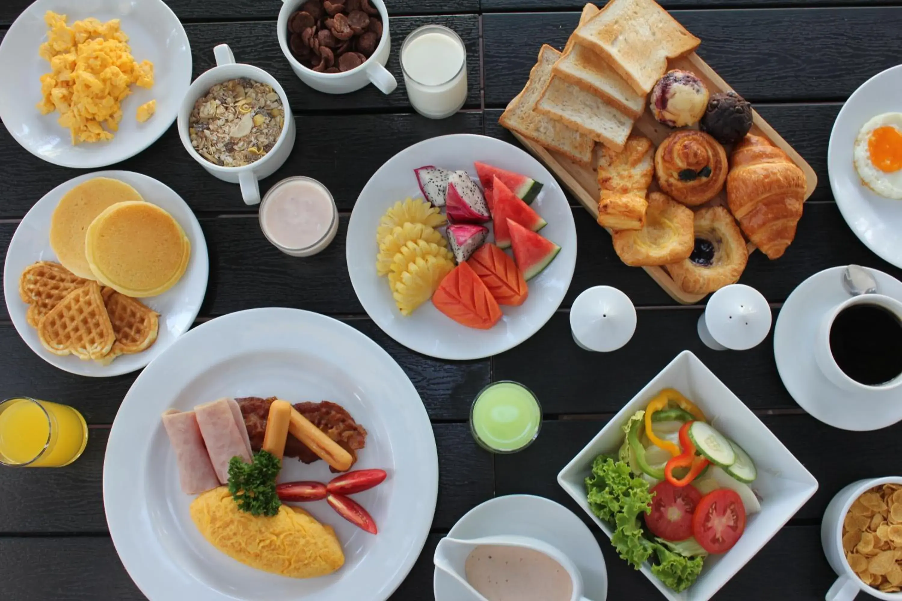 Breakfast in Baan Karonburi Resort Breakfast in Baan Karonburi Resort