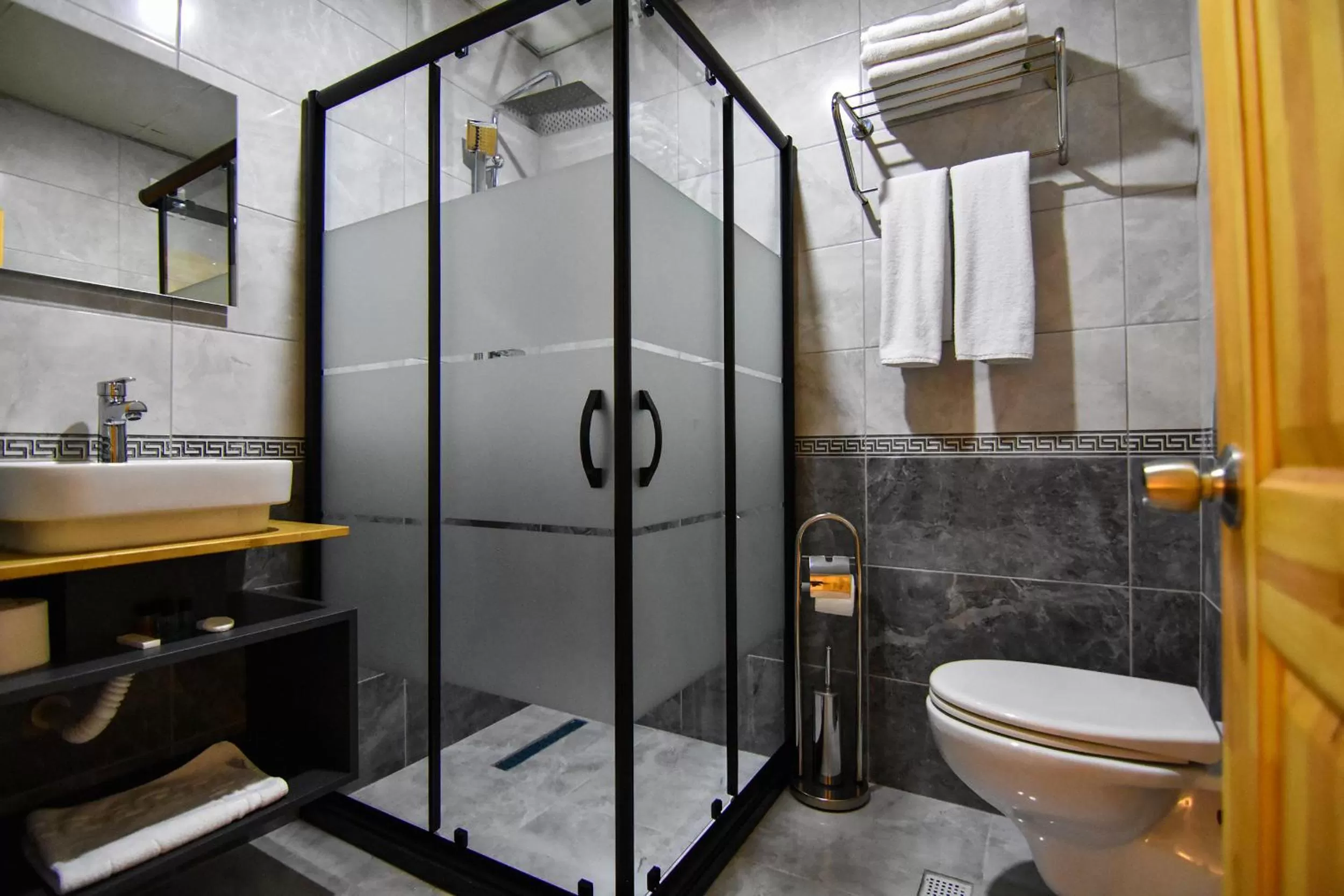 Bathroom in Sandal Otel