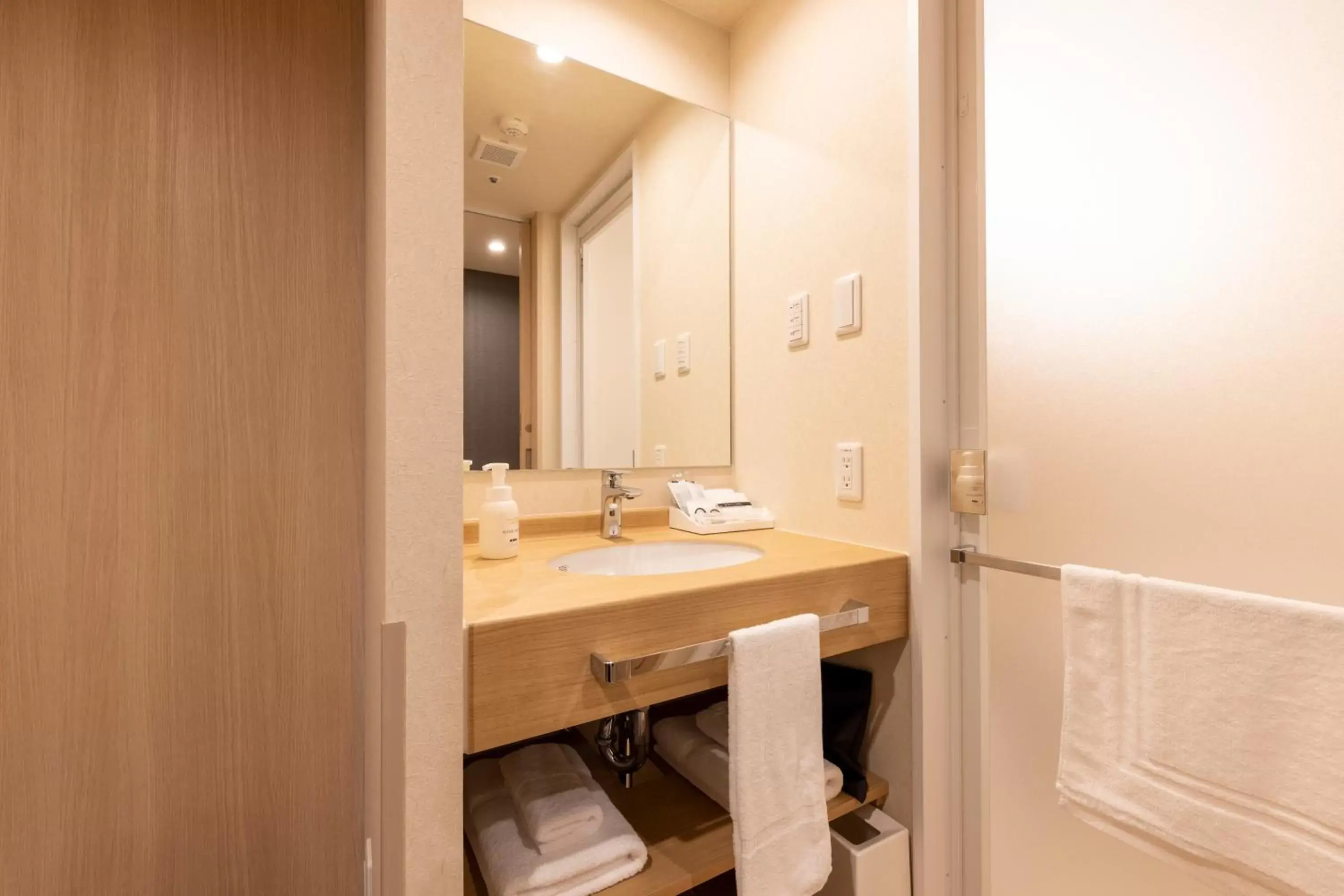 Photo of the whole room, Bathroom in Sanco Inn Iseshi-Ekimae Shikinoyu