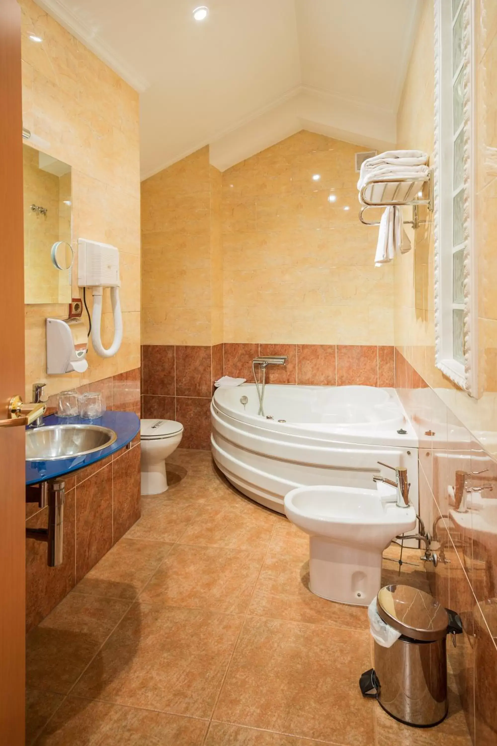 Bathroom in Hotel Real de Castilla