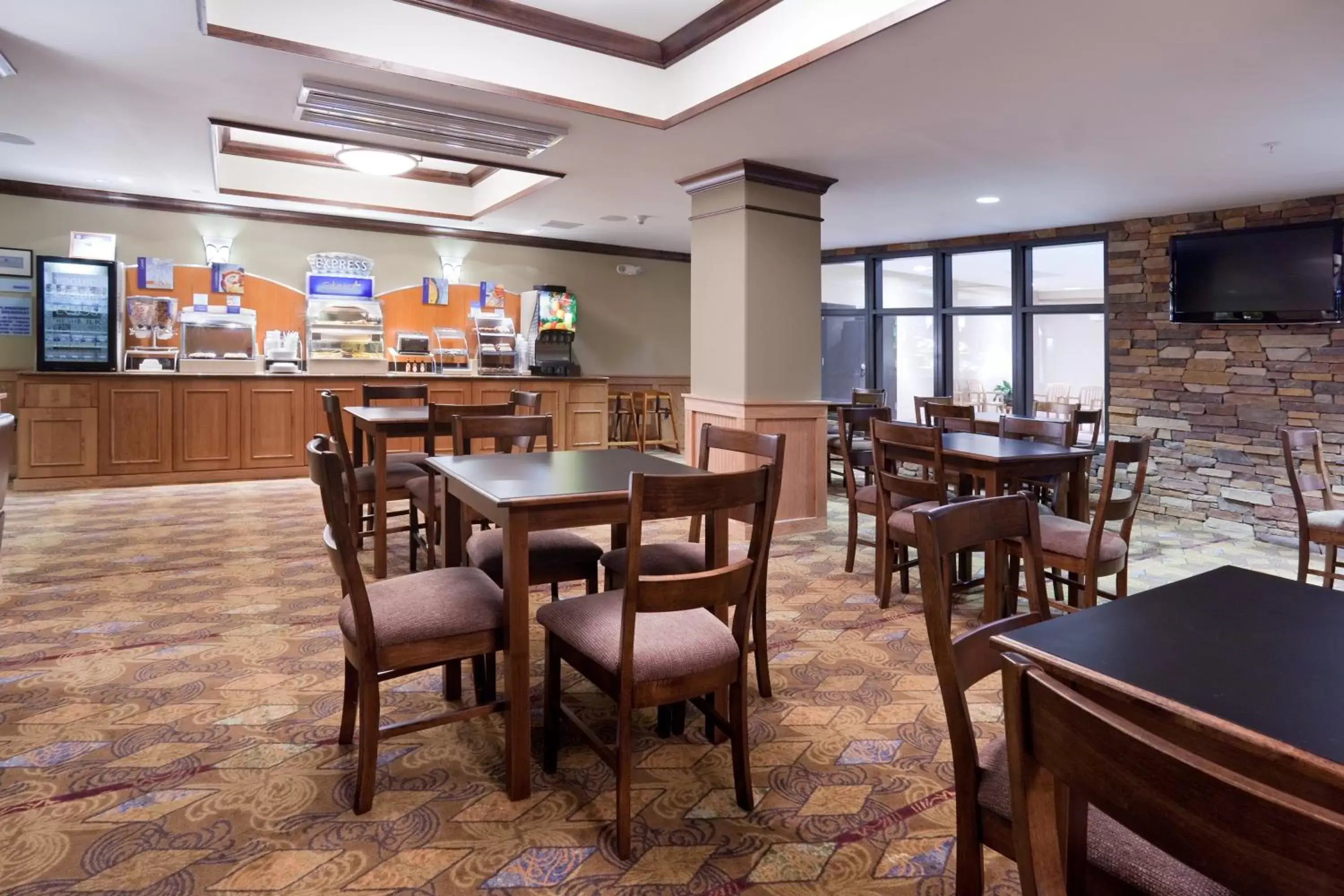 Breakfast, Restaurant/Places to Eat in Holiday Inn Express Hotel & Suites Lander, an IHG Hotel
