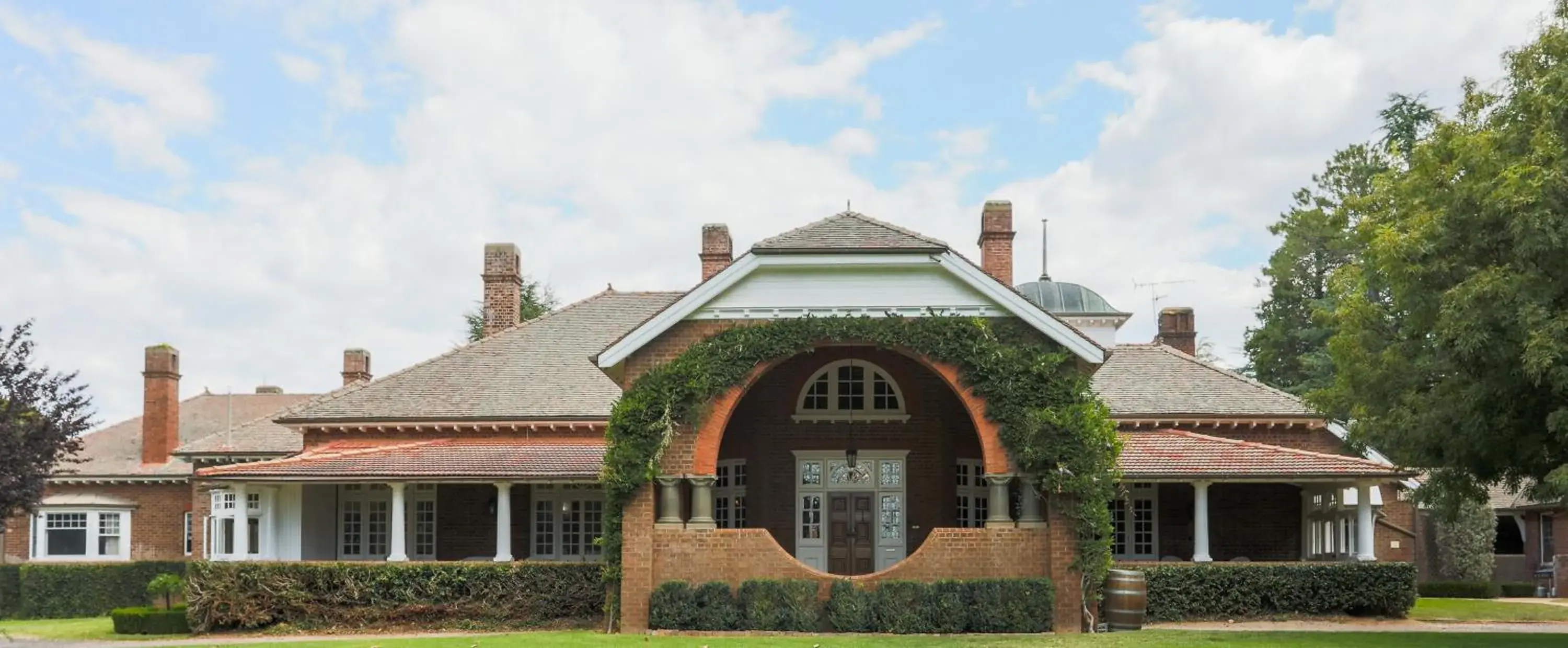 Facade/entrance, Property Building in Petersons Armidale Winery and Guesthouse
