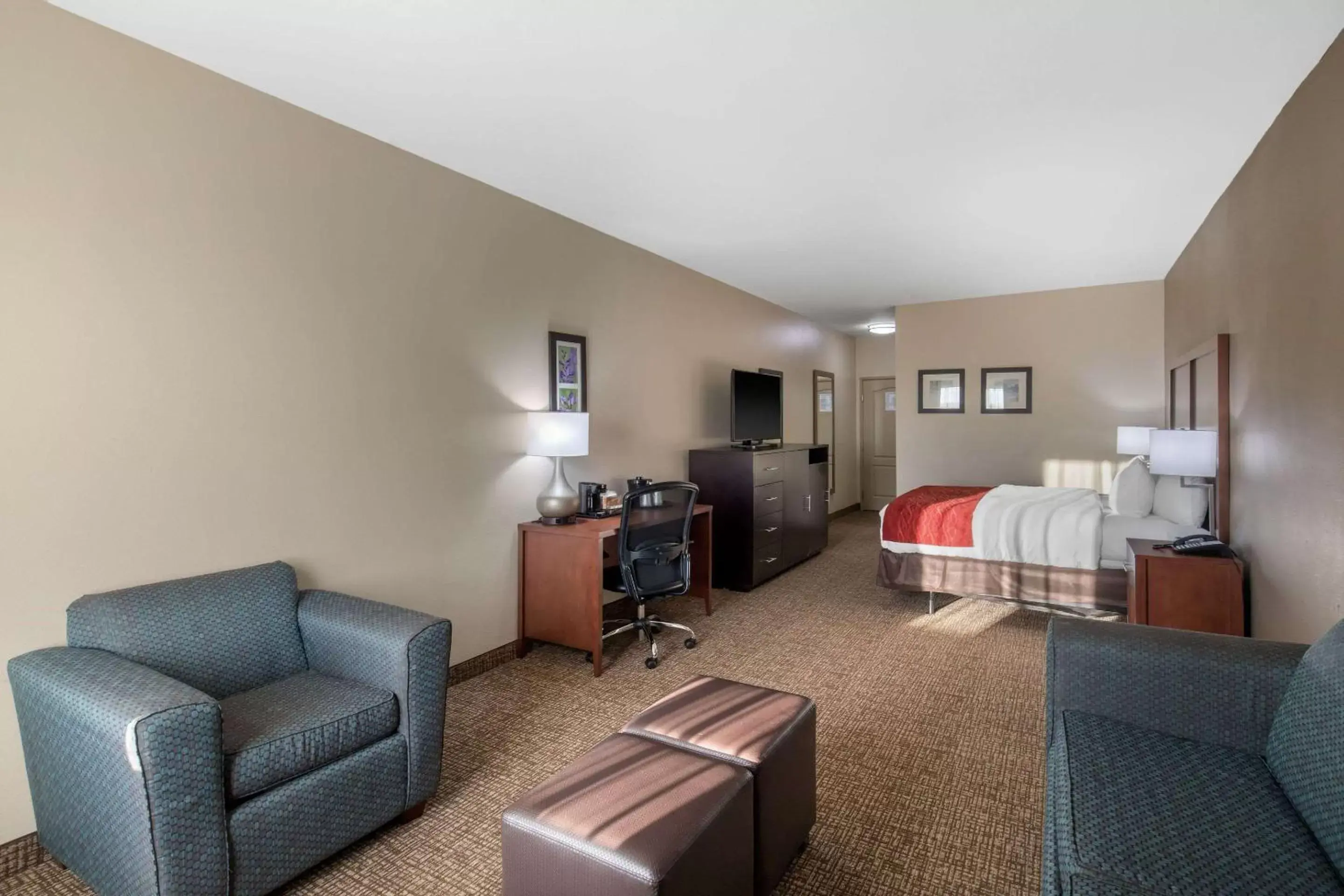 Photo of the whole room, Seating Area in Comfort Inn & Suites Cedar Hill Duncanville