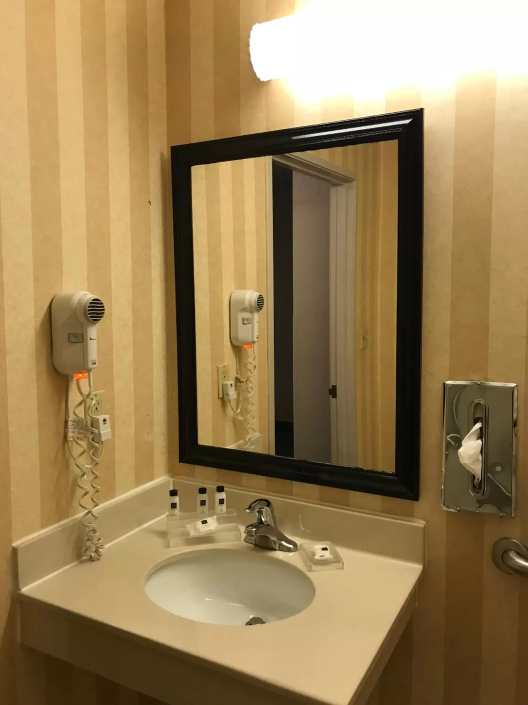 Bathroom in Zion Inn & Suites