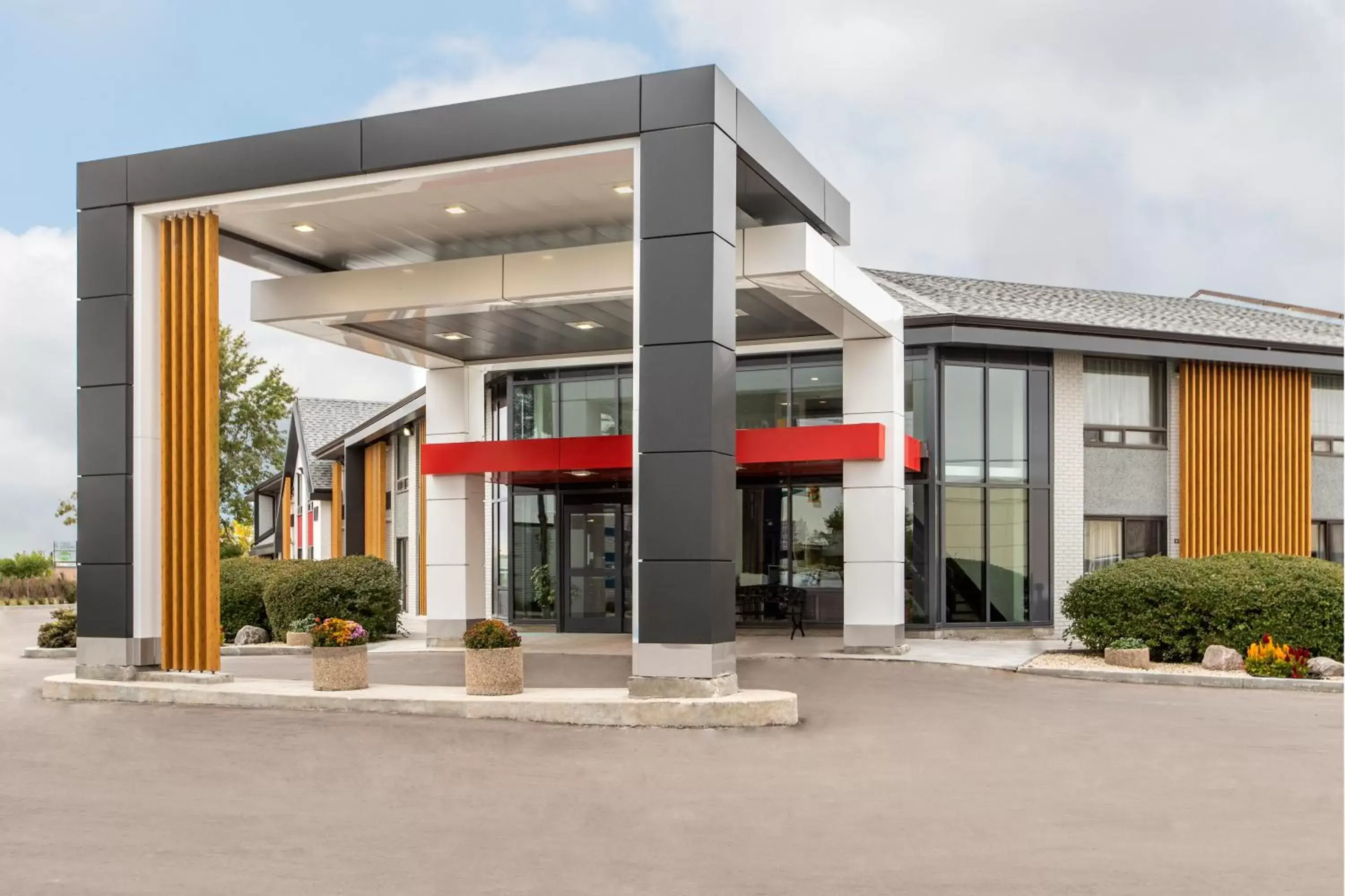 Property Building in Comfort Inn Boucherville