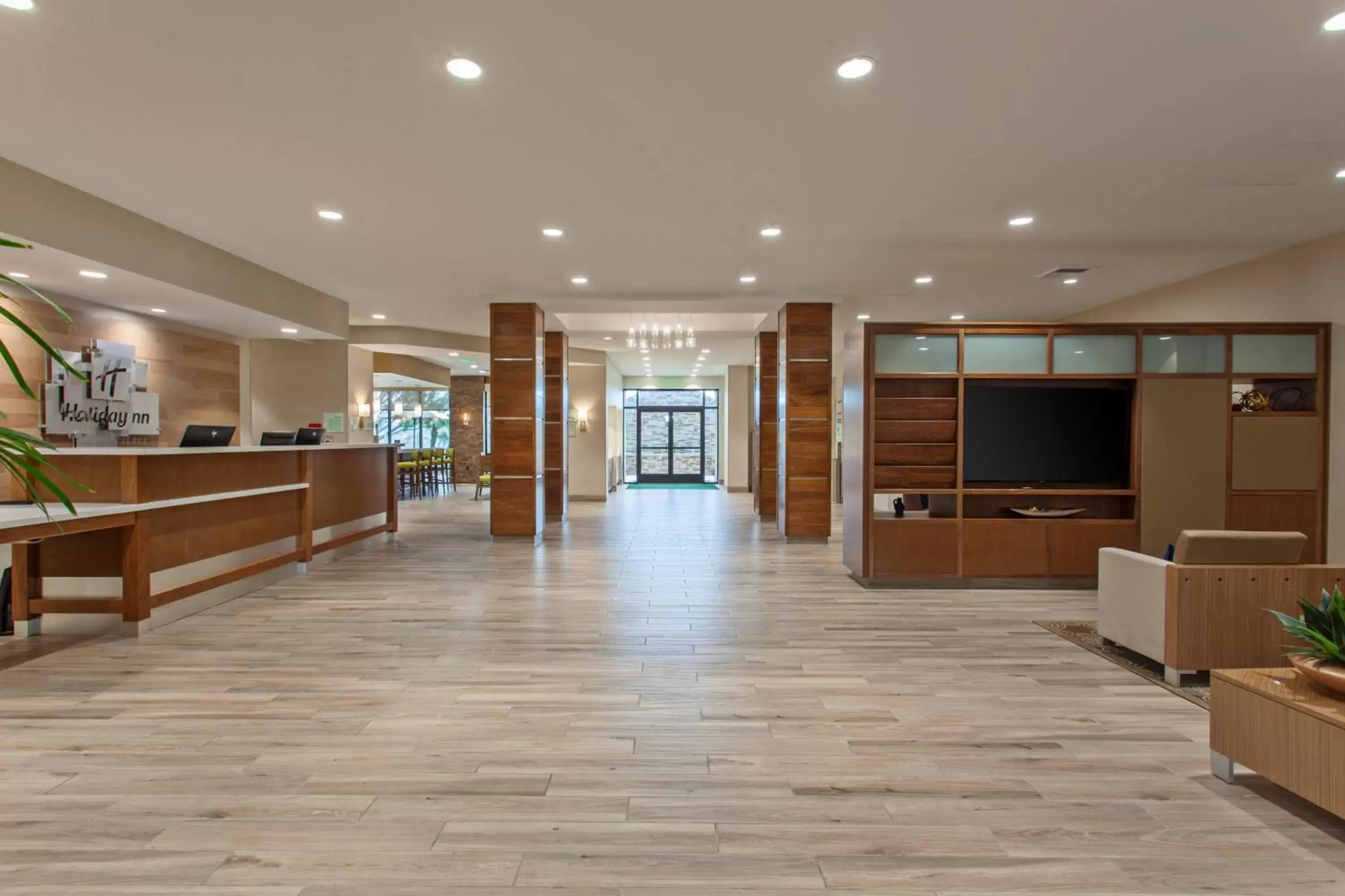 Property building, Lobby/Reception in Holiday Inn Diamond Bar - Pomona, an IHG Hotel