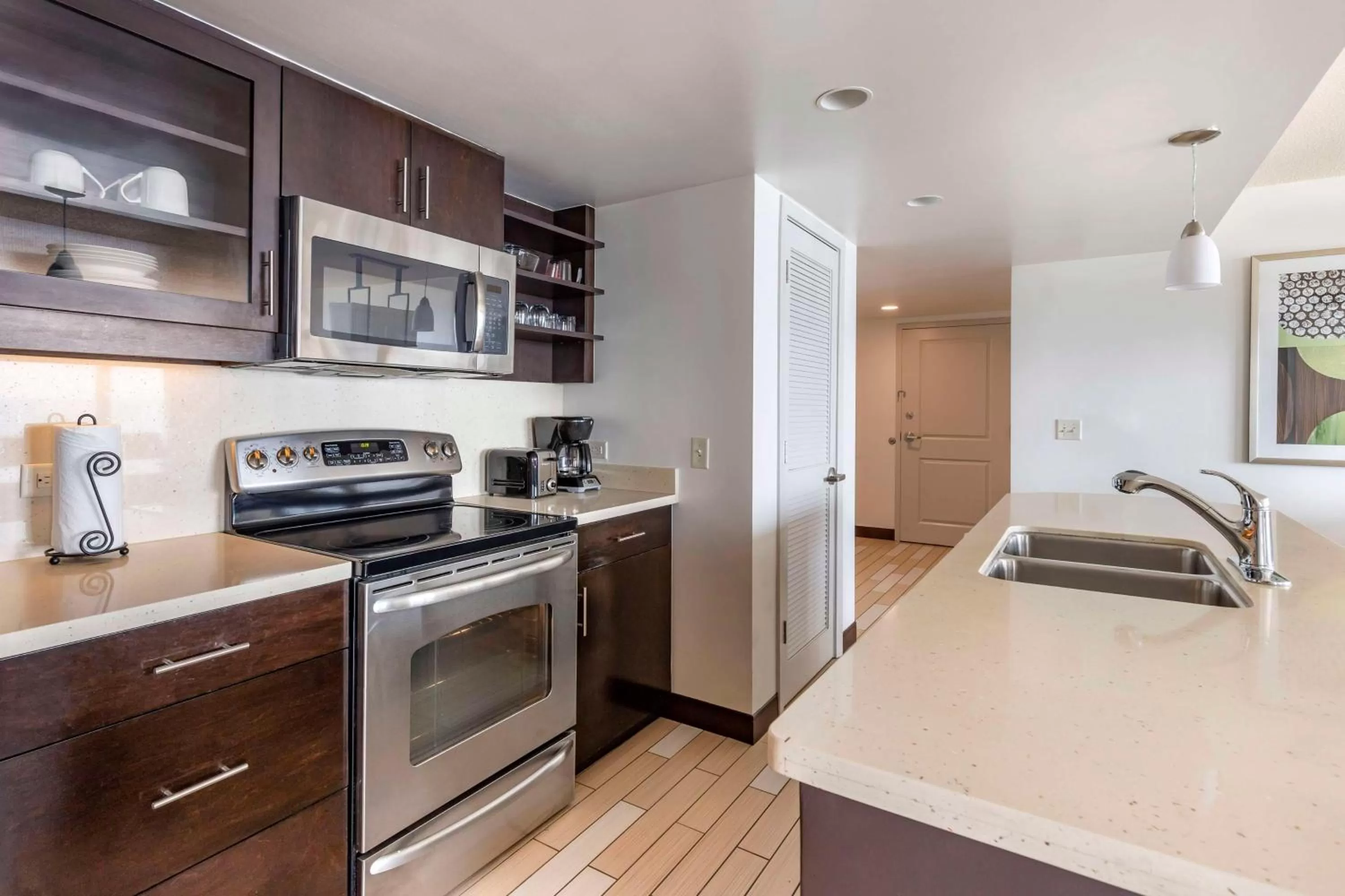 Kitchen or kitchenette, Bed in Hilton Vacation Club Oceanaire Virginia Beach