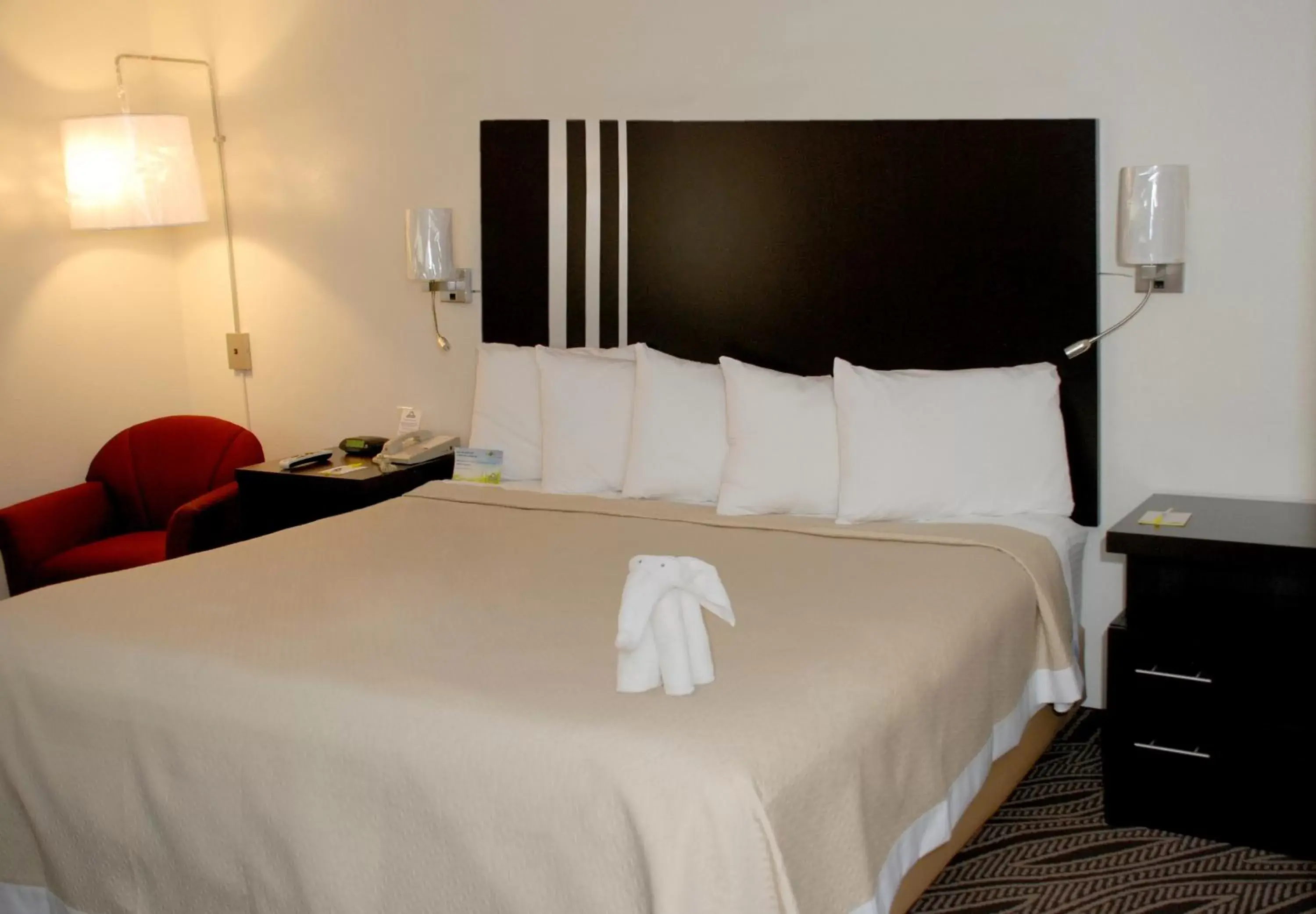 Bed in Days Inn by Wyndham Dyersburg Bed in Days Inn by Wyndham Dyersburg