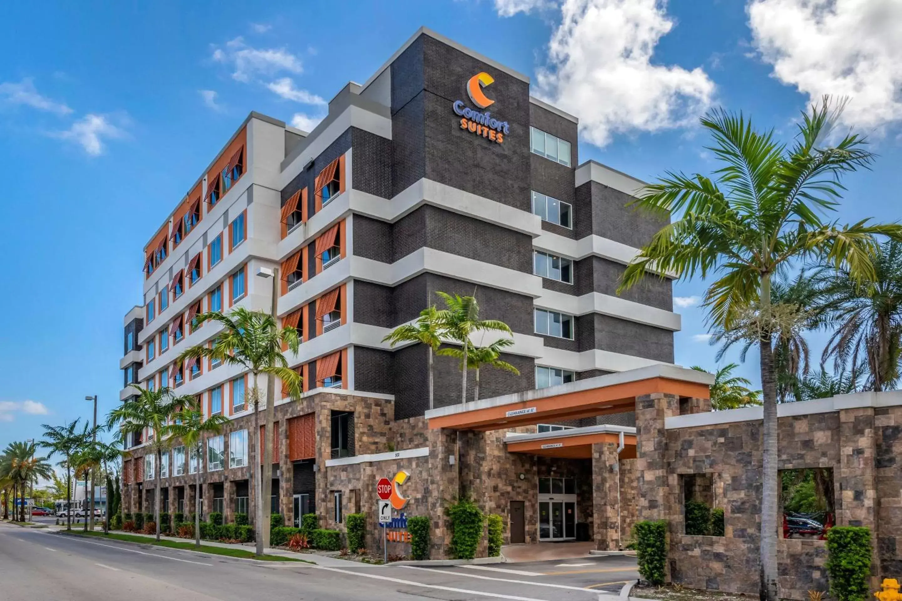 Property Building in Comfort Suites Fort Lauderdale Airport & Cruise Port