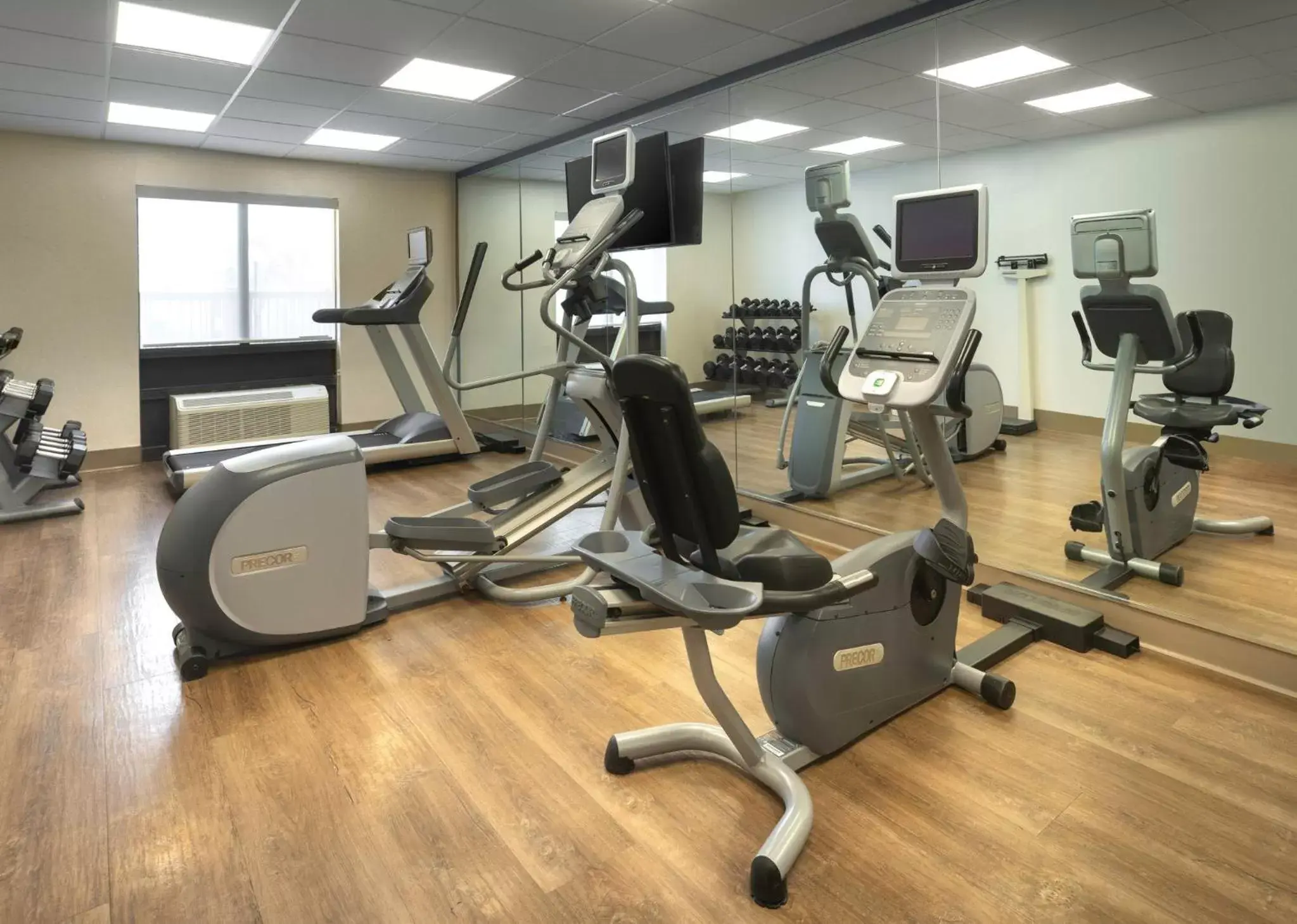 Fitness centre/facilities, Fitness Center/Facilities in Holiday Inn Express Hotel & Suites Olive Branch, an IHG Hotel