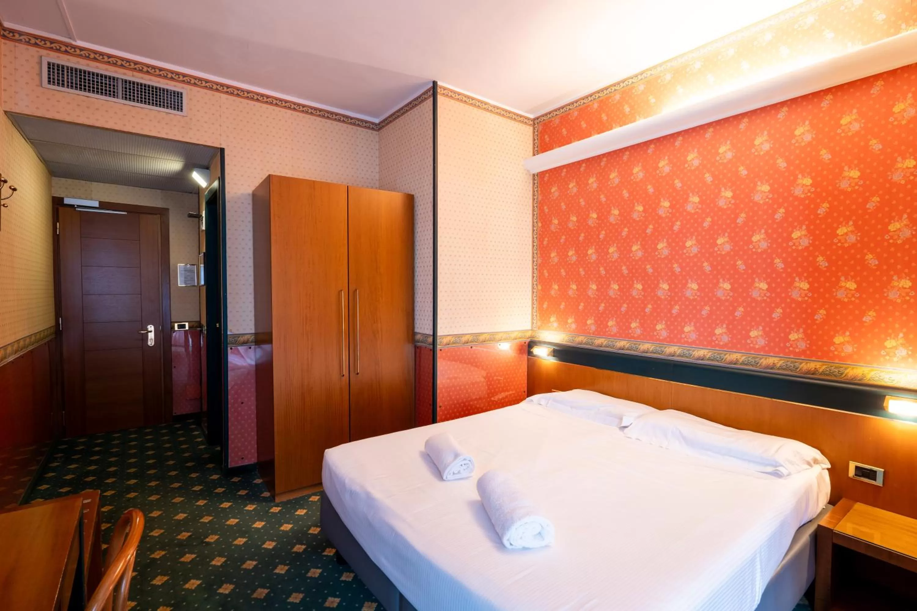 Bed in Hotel Des Etrangers