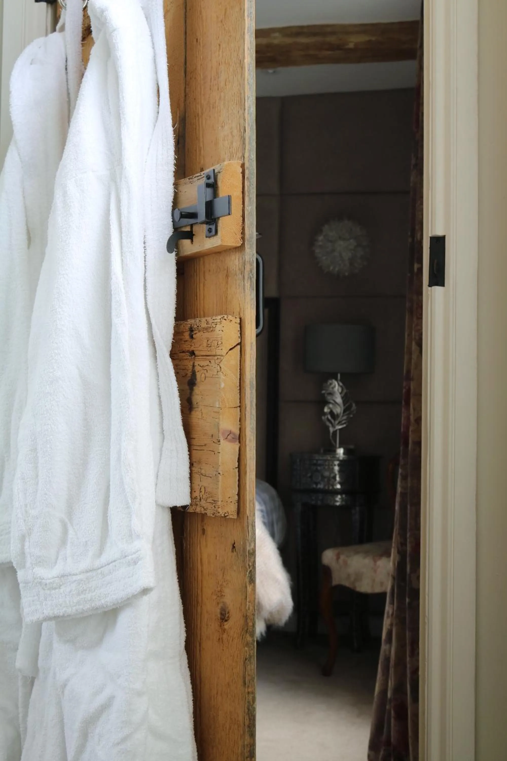Bathroom, Bed in The White Hart Hotel