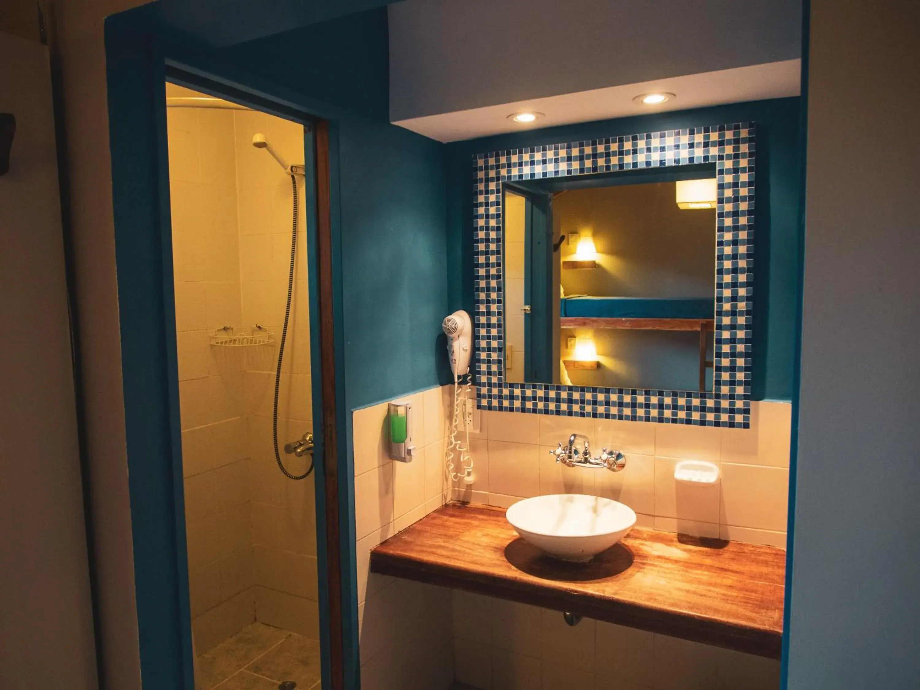Shower, Bathroom in America del Sur Hostel Calafate