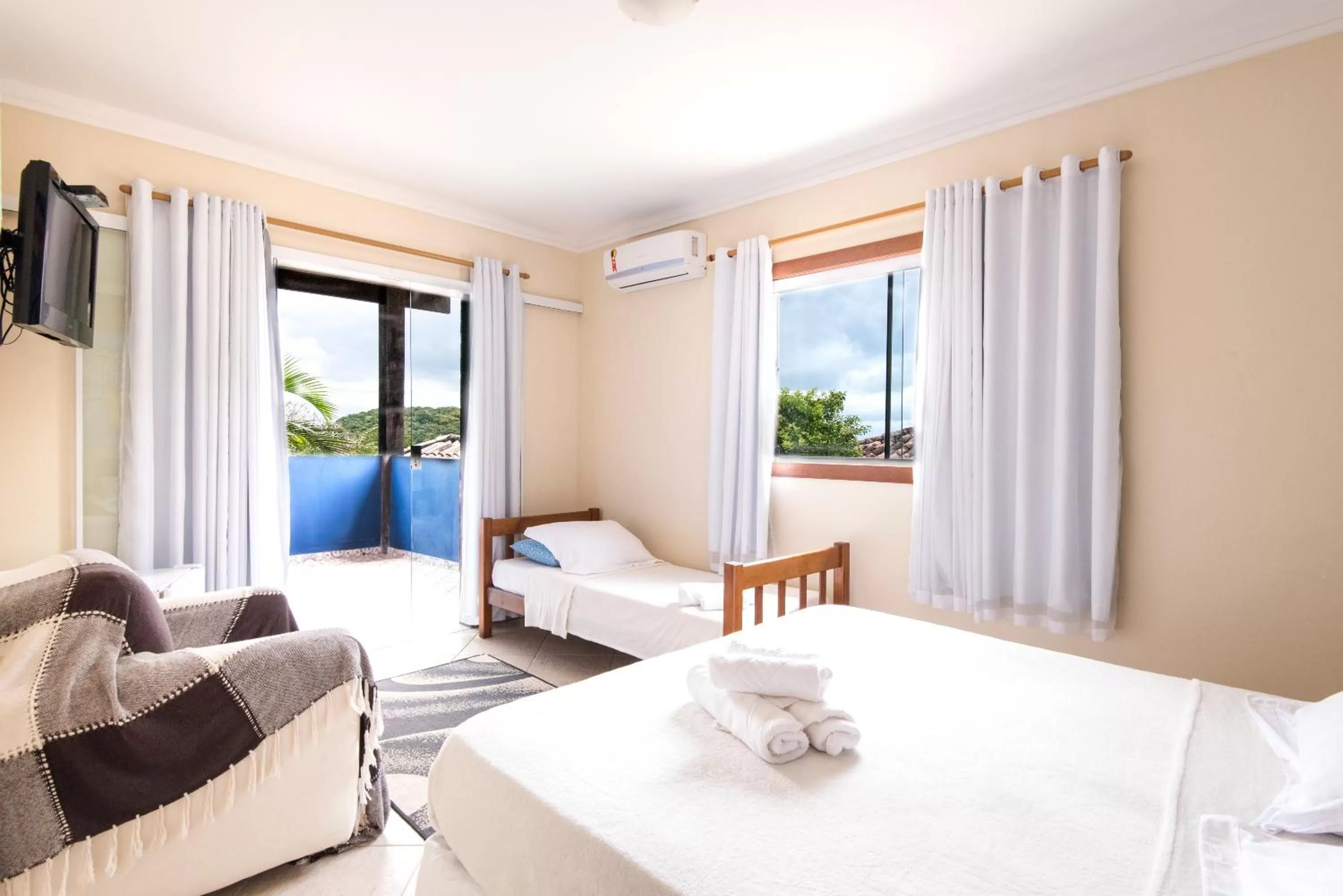 Photo of the whole room, Bed in Pousada La Dolce Vita