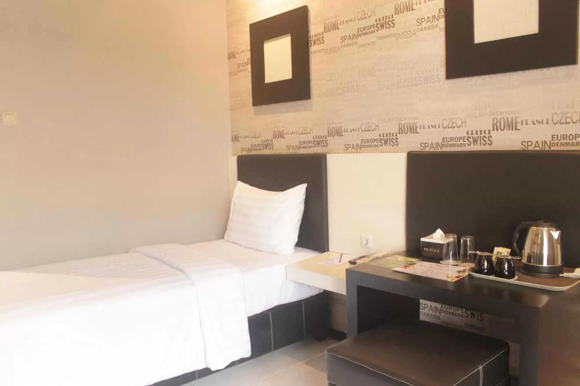 Bedroom, Bed in Luminor Hotel Jember By WH