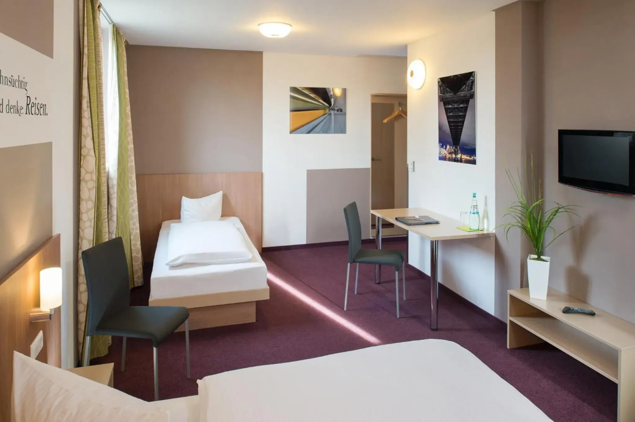 Photo of the whole room, Bed in Hotel Mainstation