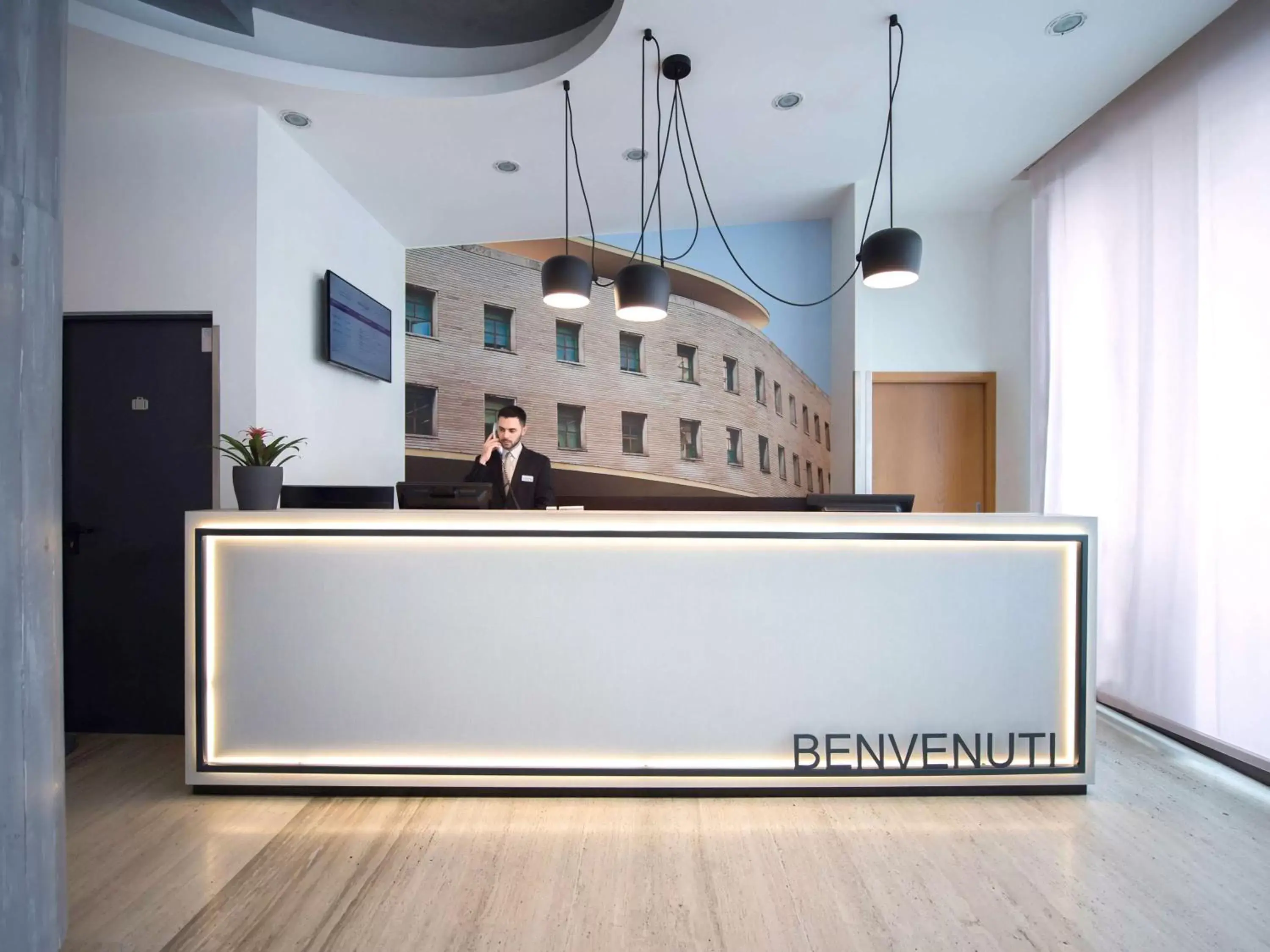 Property building, Lobby/Reception in Mercure Roma Piazza Bologna