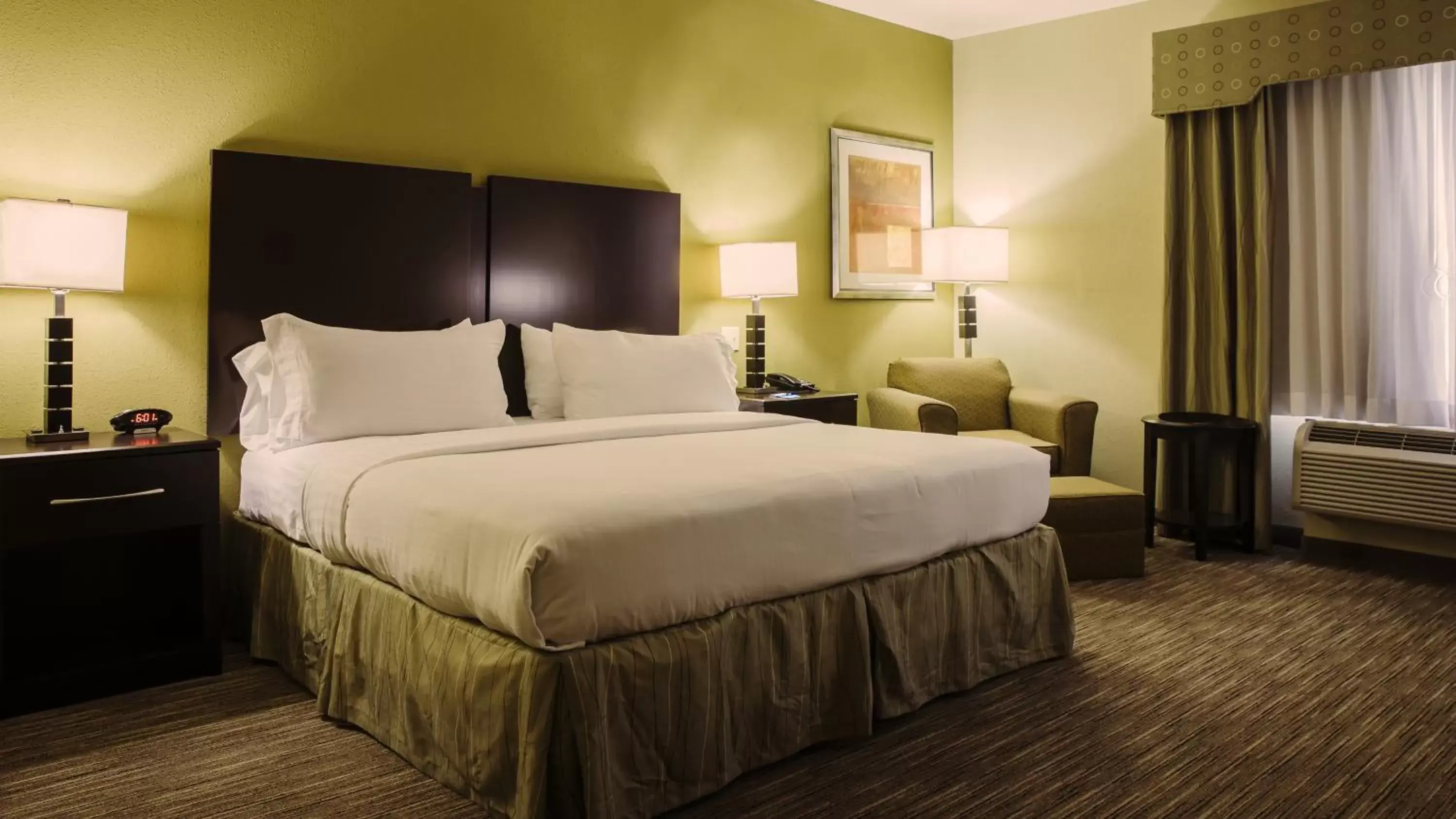 Bed in Holiday Inn Express Hotel & Suites Waller, an IHG Hotel