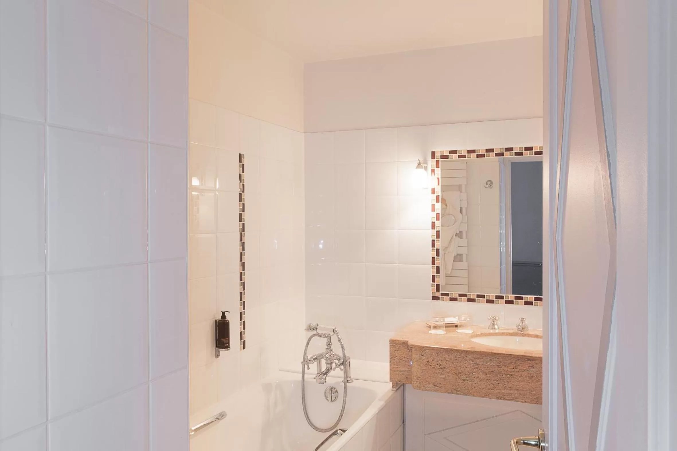 Bathroom in Hôtel Brighton - Esprit de France