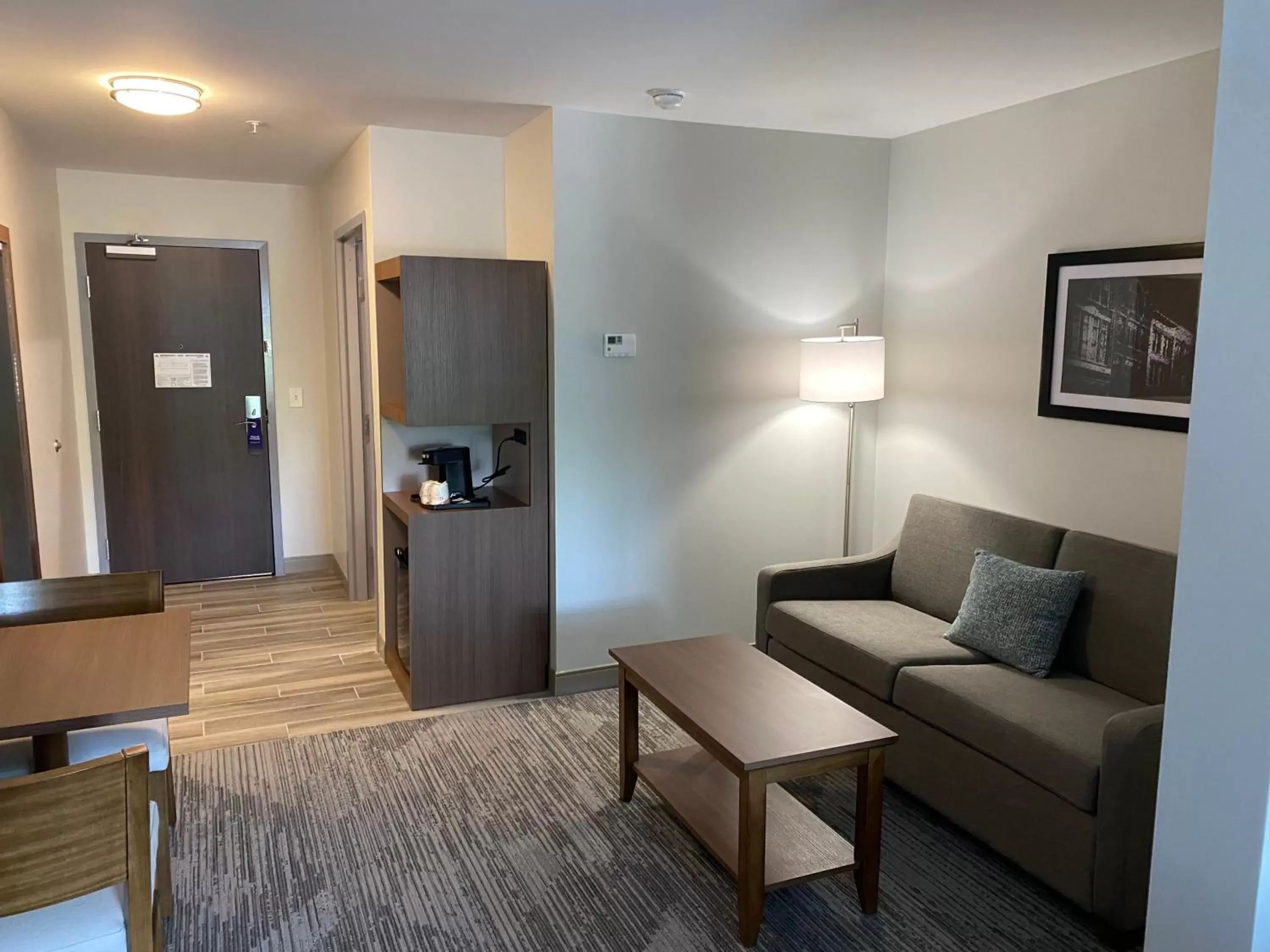 TV and multimedia, Seating Area in Comfort Inn & Suites Gallatin - Nashville Metro