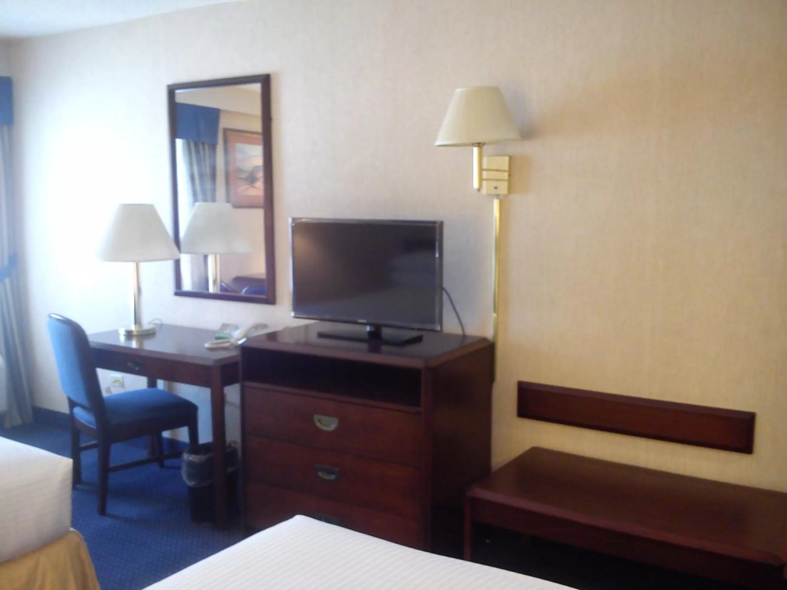 TV and multimedia, Bed in Wyndham Garden Monterrey Norte