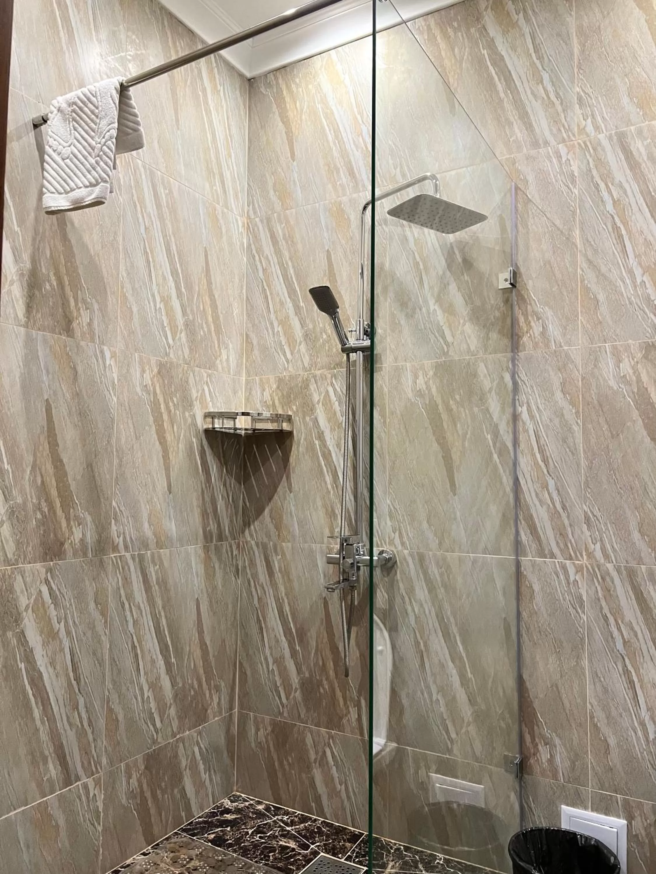 Shower in JEPPESEN RESIDENCE