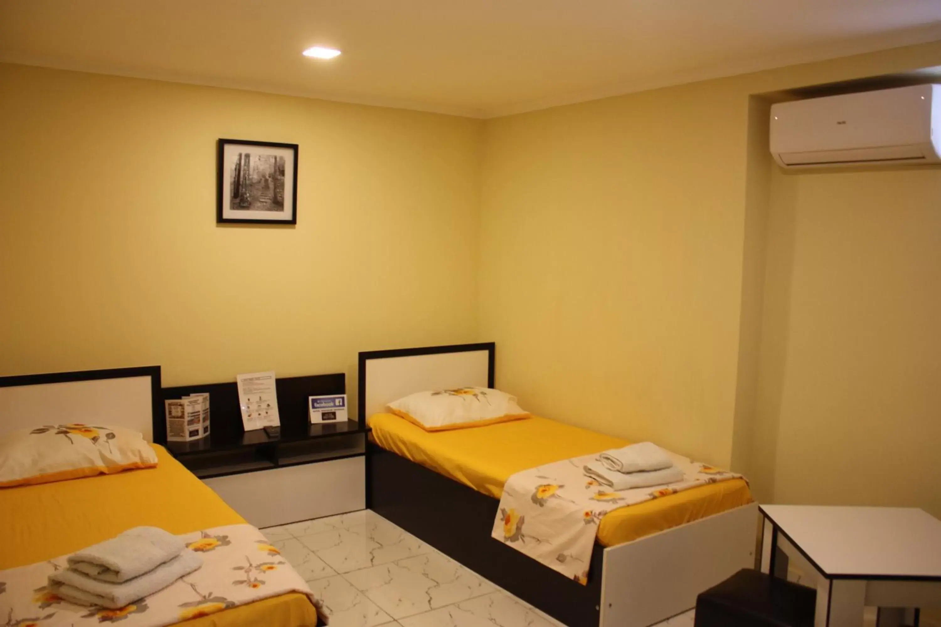 Economy Twin Room in Paradise Hotel Economy Twin Room in Paradise Hotel