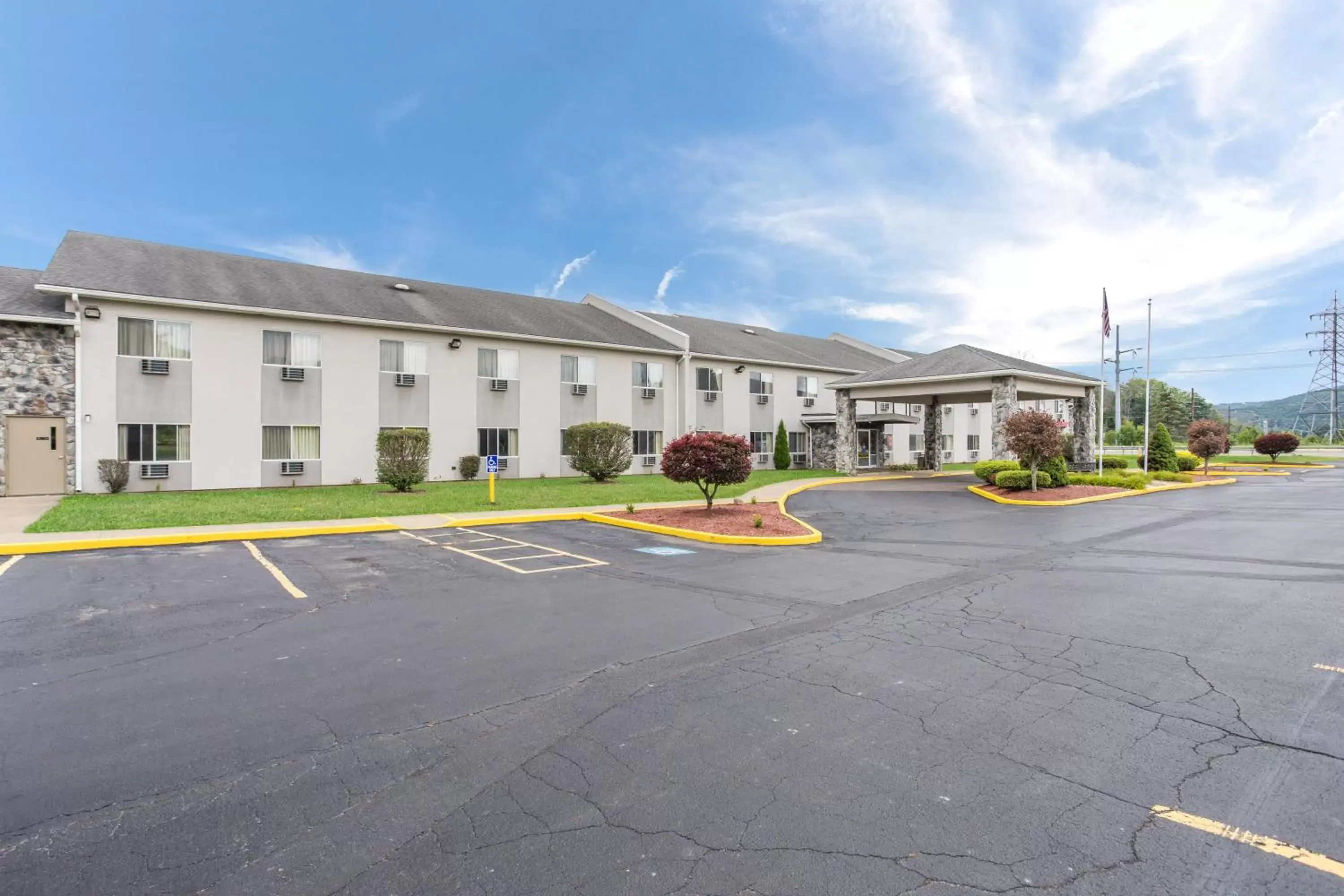 Property Building in Econo Lodge Painted Post