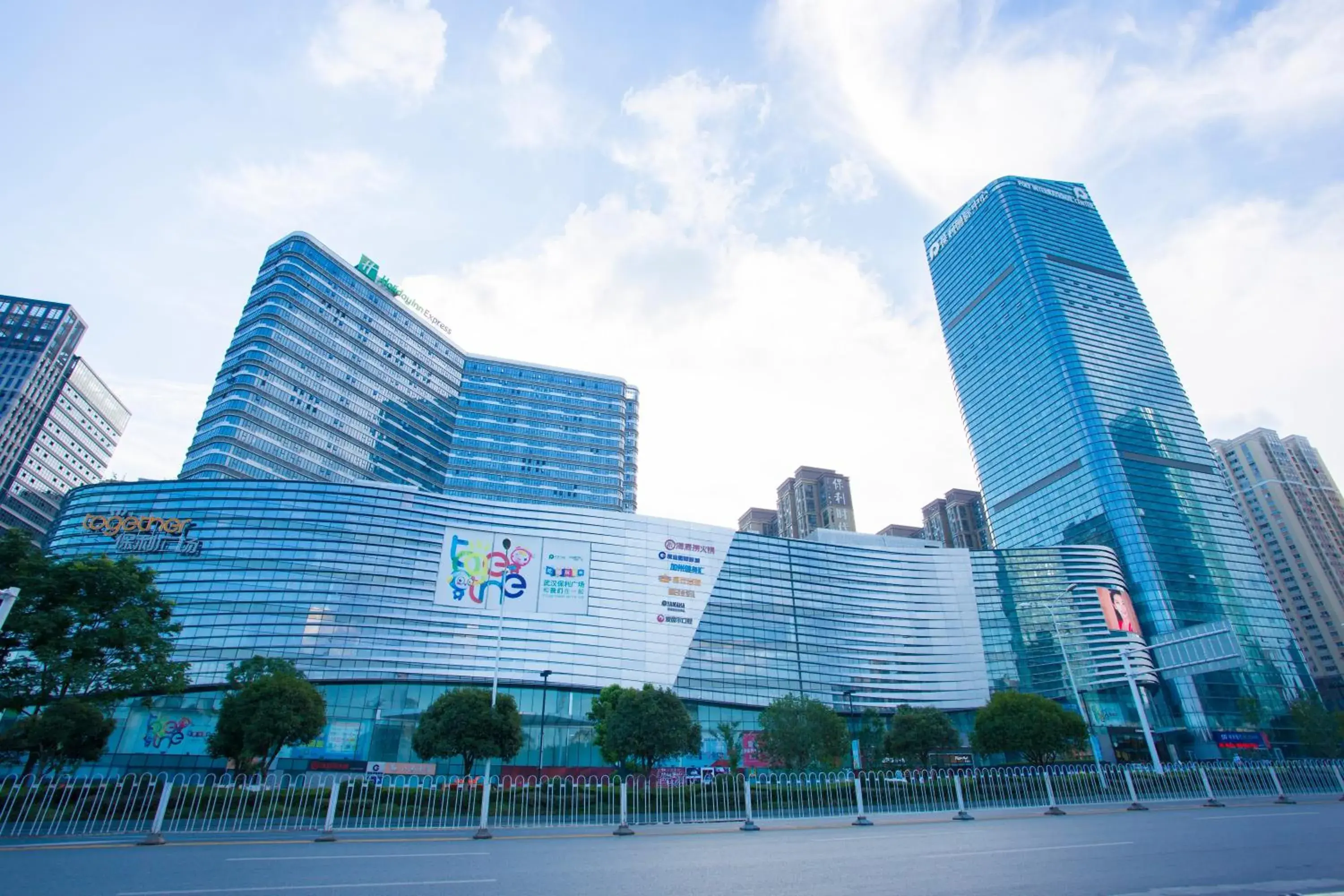 Property building in Holiday Inn Express - Wuhan Optical Valley by IHG Property building in Holiday Inn Express - Wuhan Optical Valley by IHG