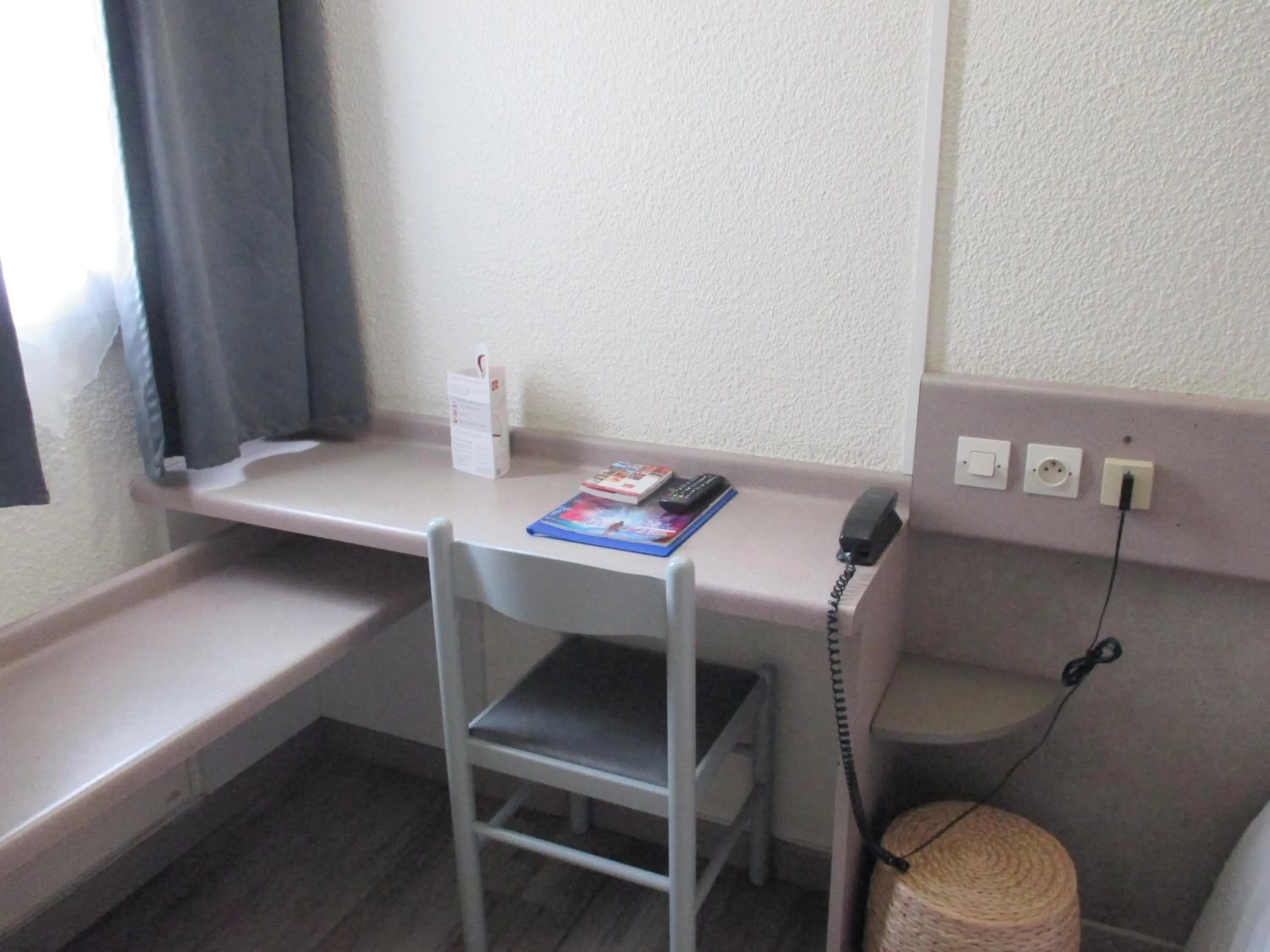 Decorative detail in Contact Hôtel Come Inn