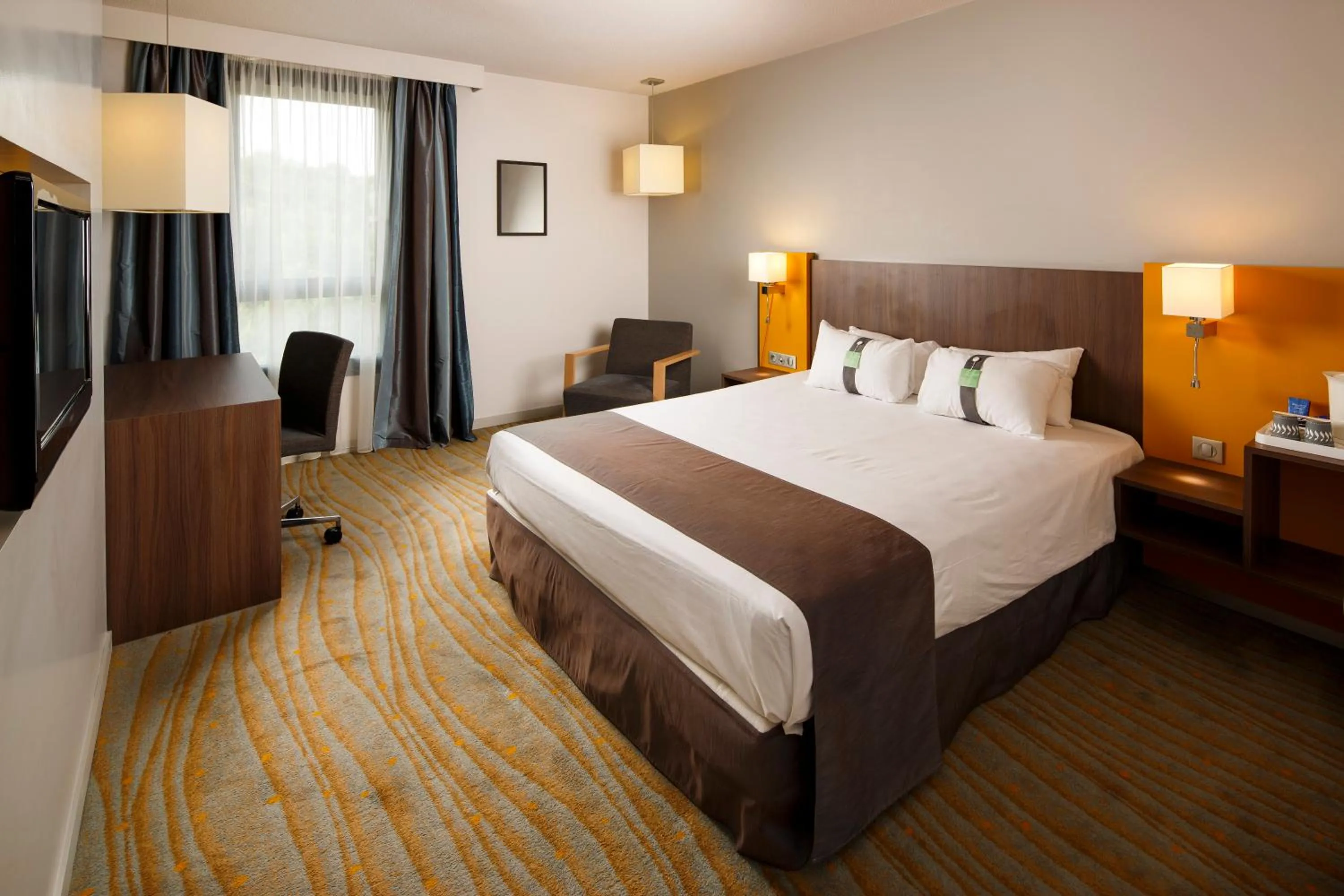 Photo of the whole room, Bed in Holiday Inn Lyon Vaise by IHG