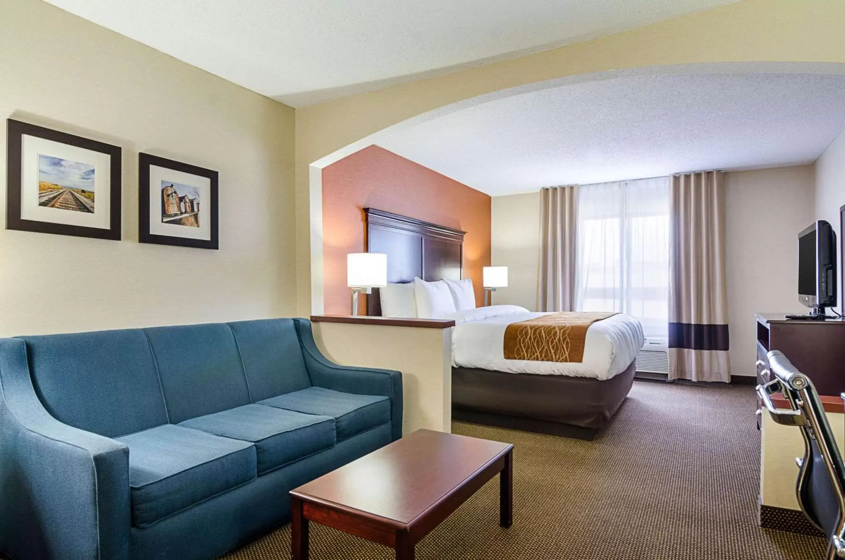 Photo of the whole room, Seating Area in Comfort Inn & Suites