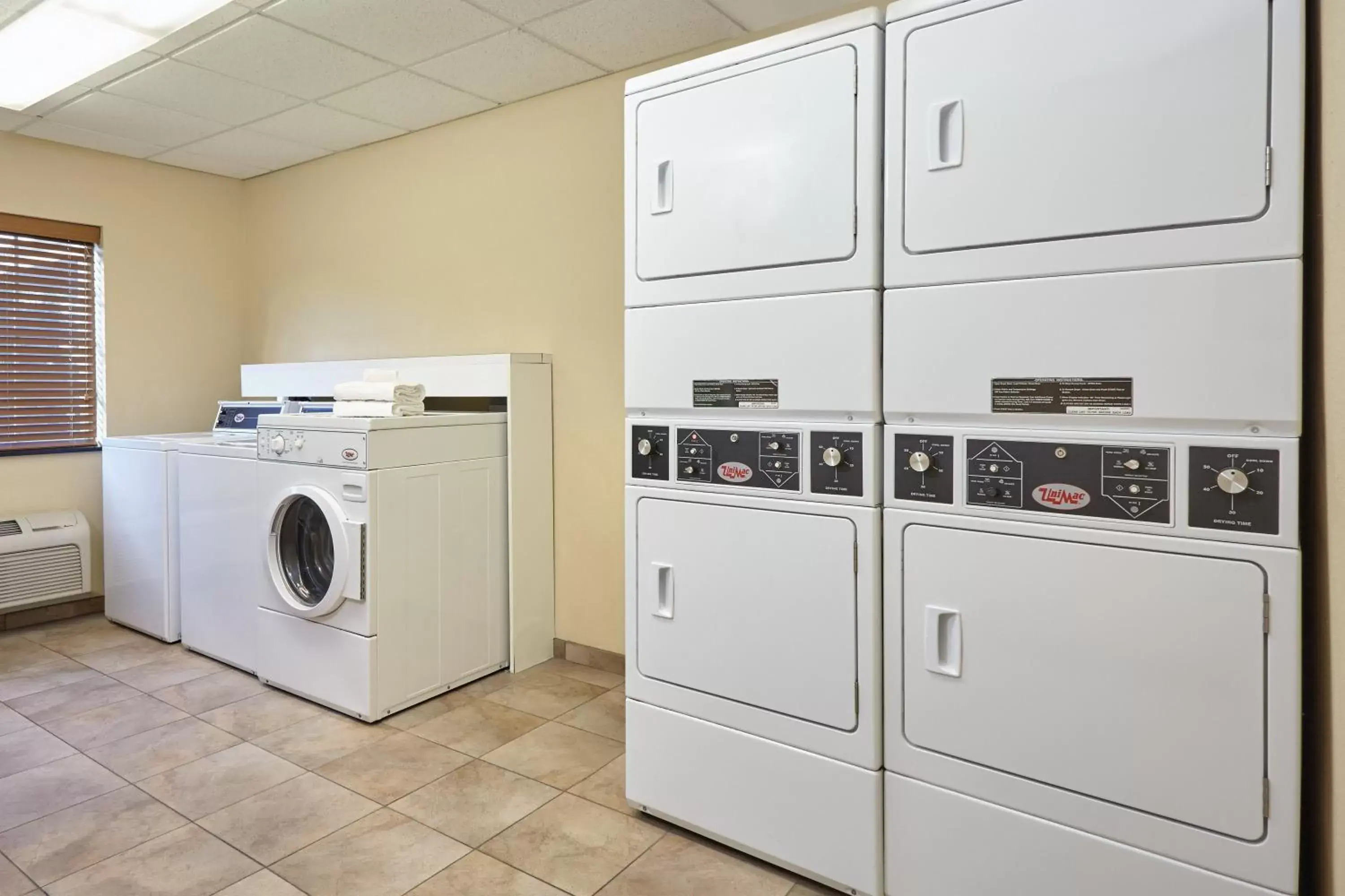 Other, Kitchen/Kitchenette in Candlewood Suites Aurora-Naperville, an IHG Hotel