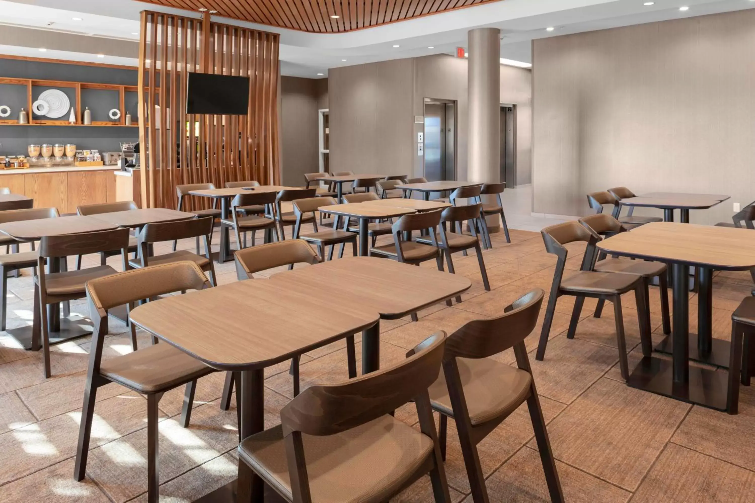 Restaurant/Places to Eat in SpringHill Suites by Marriott Denver Tech Center