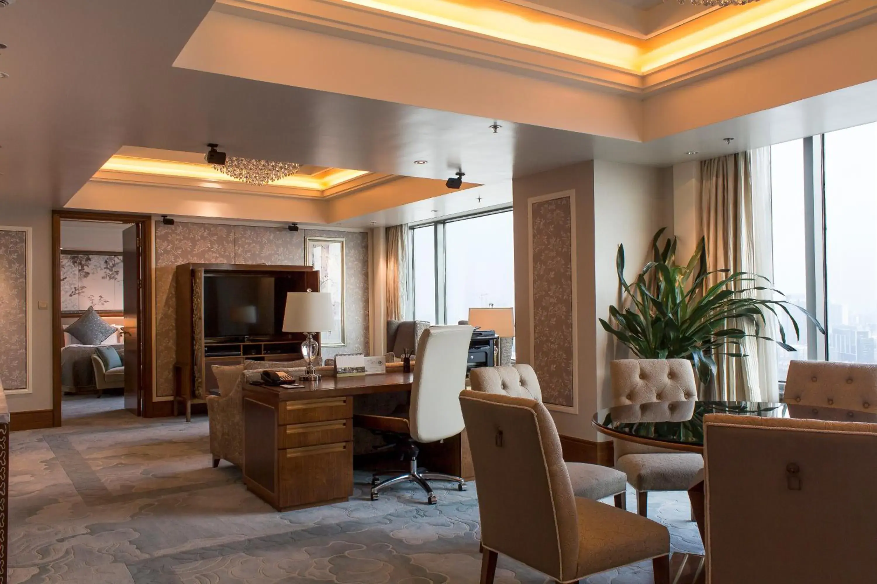 Photo of the whole room, Seating Area in Shangri-La Hotel Yangzhou