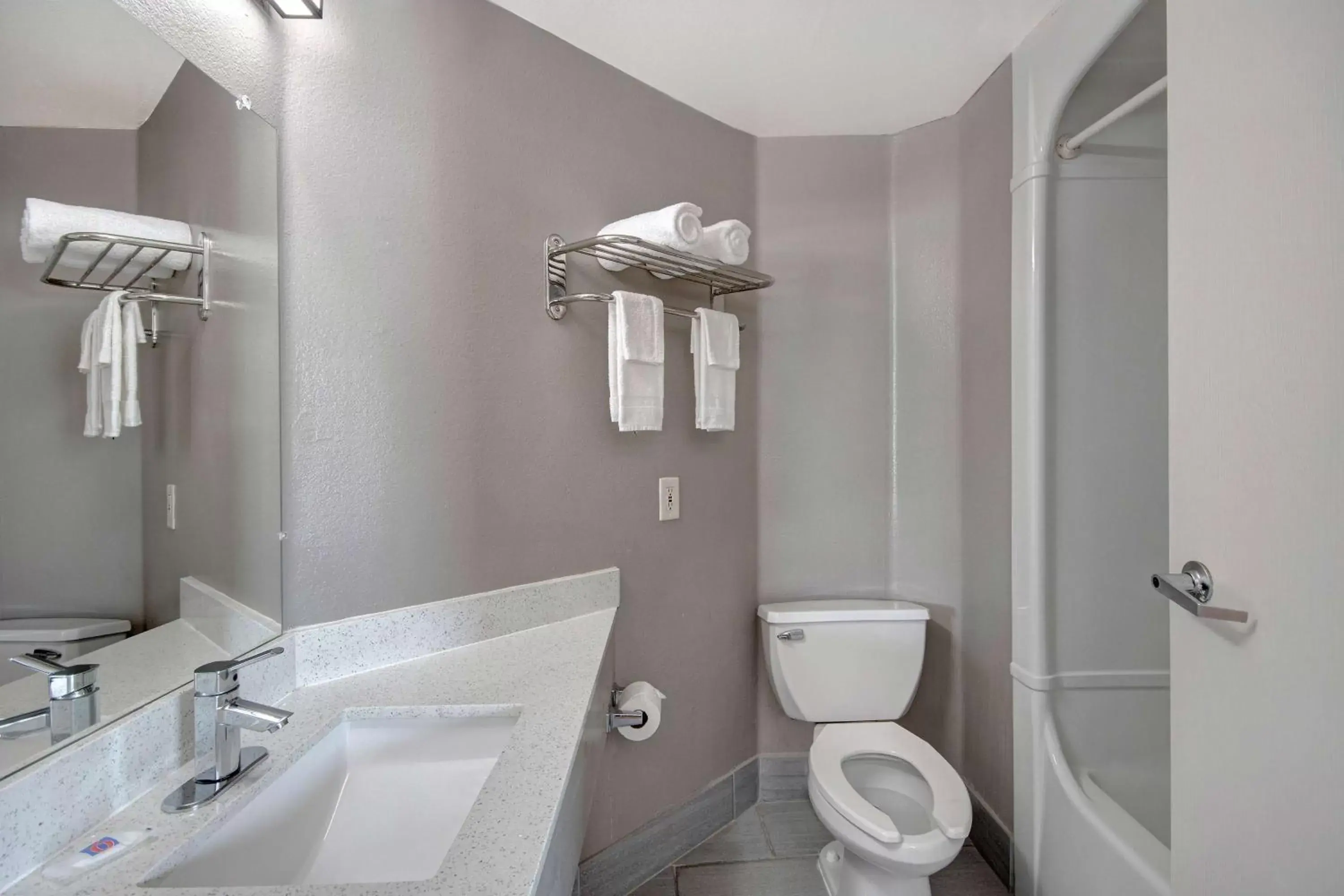 Bathroom in Motel 6-San Antonio, TX - South