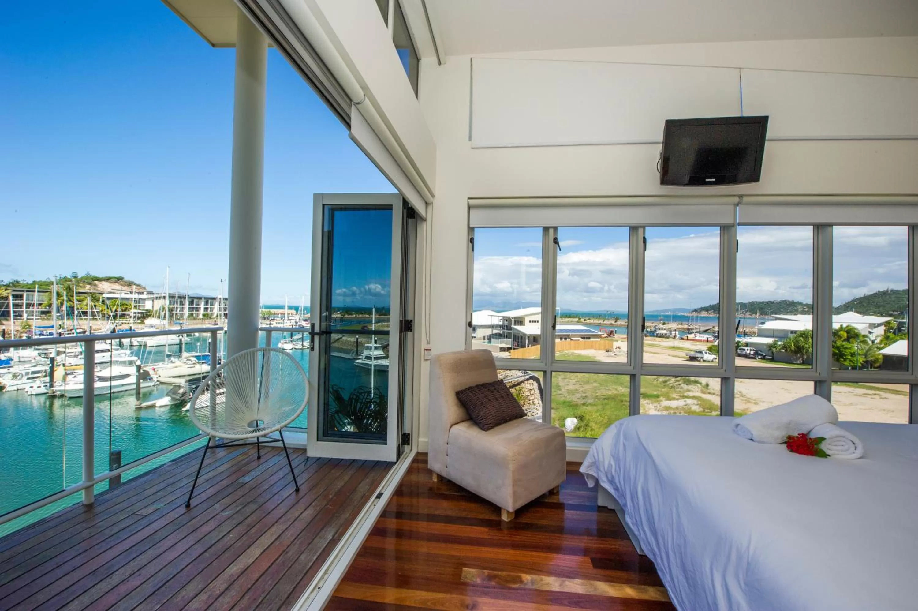 Bed in Beachside Magnetic Harbour Apartments