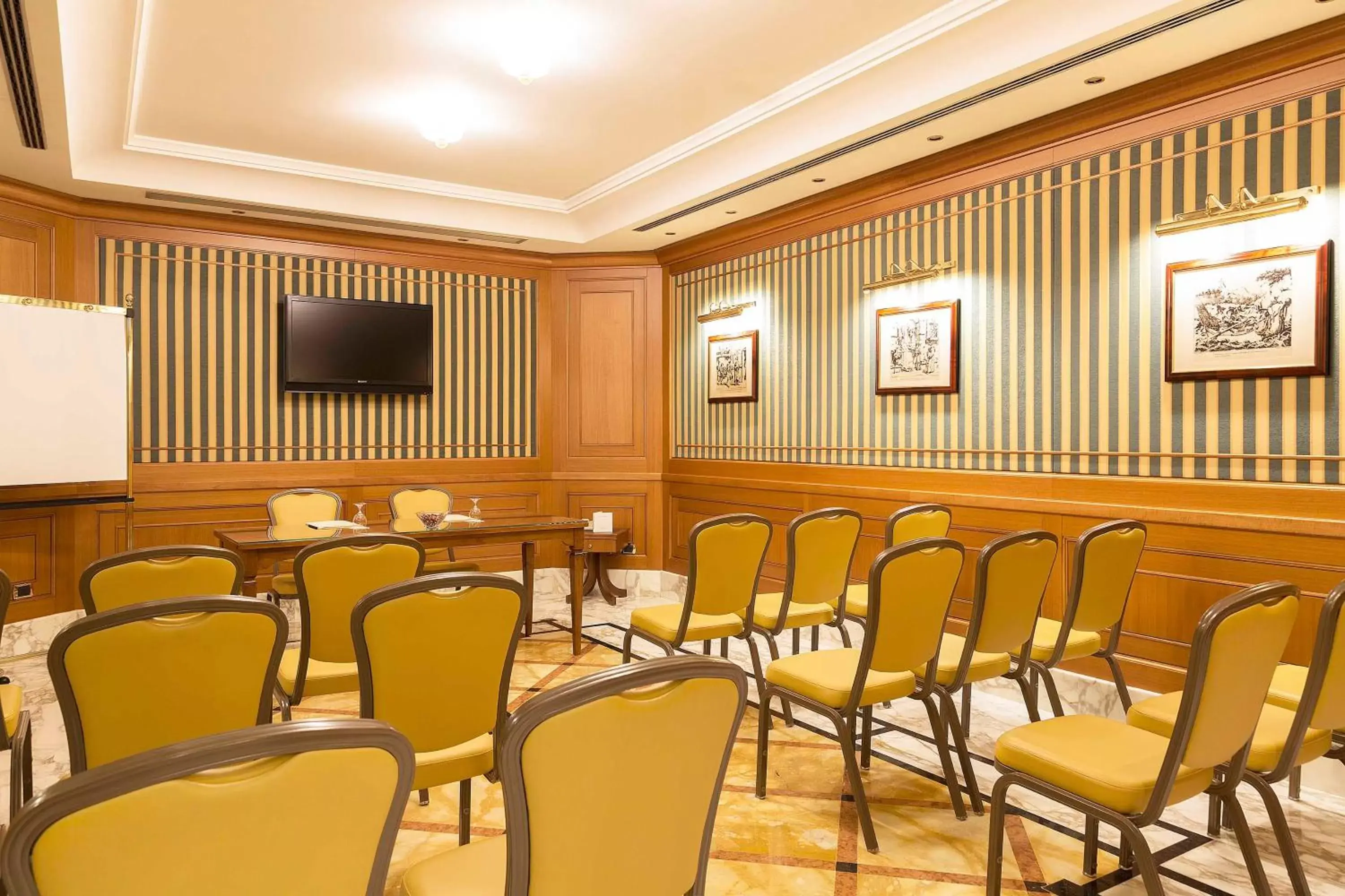 Meeting/conference room, Restaurant/Places to Eat in Hotel Manzoni