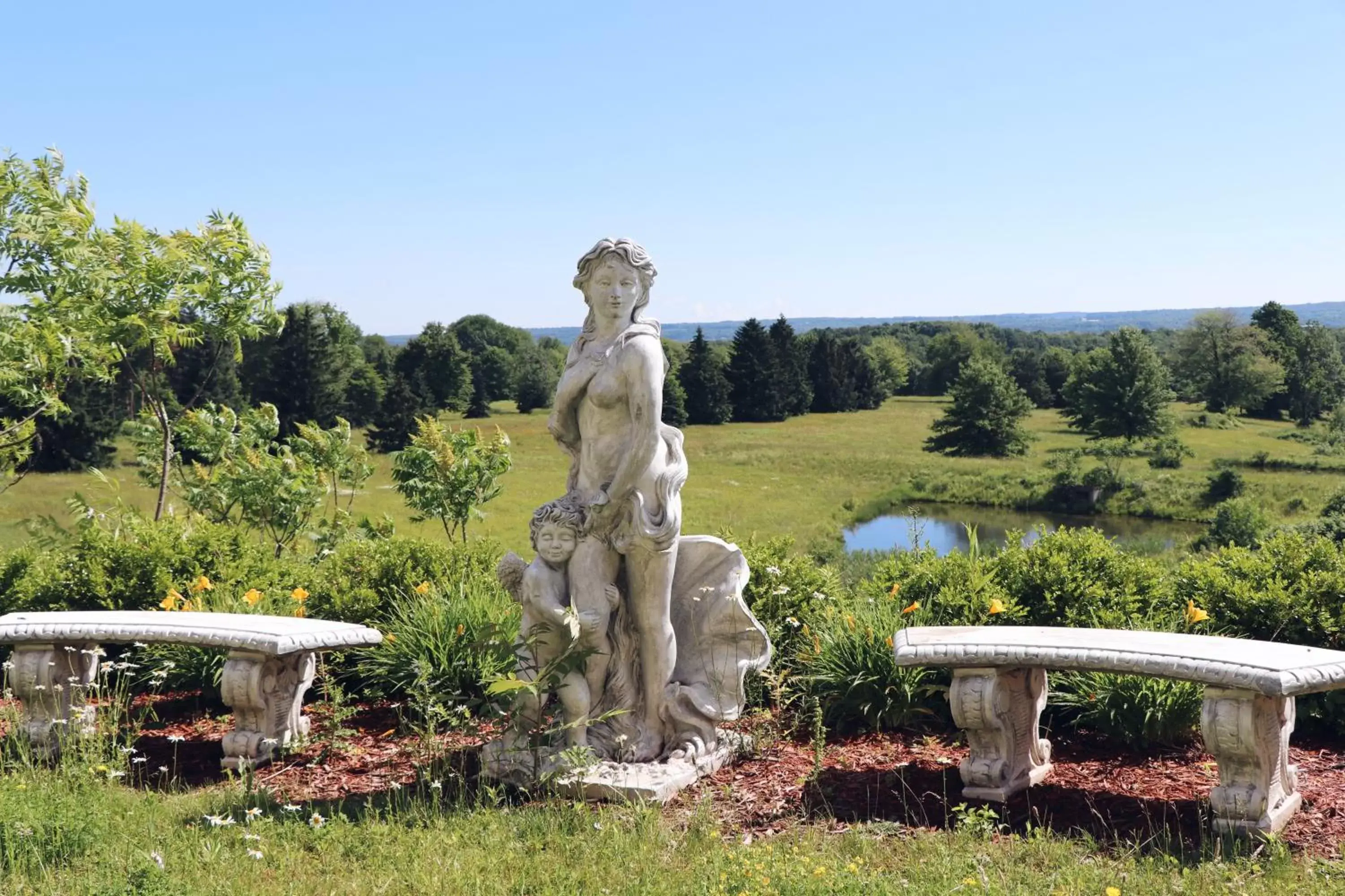 Property building in Comfort Suites Edinboro Property building in Comfort Suites Edinboro