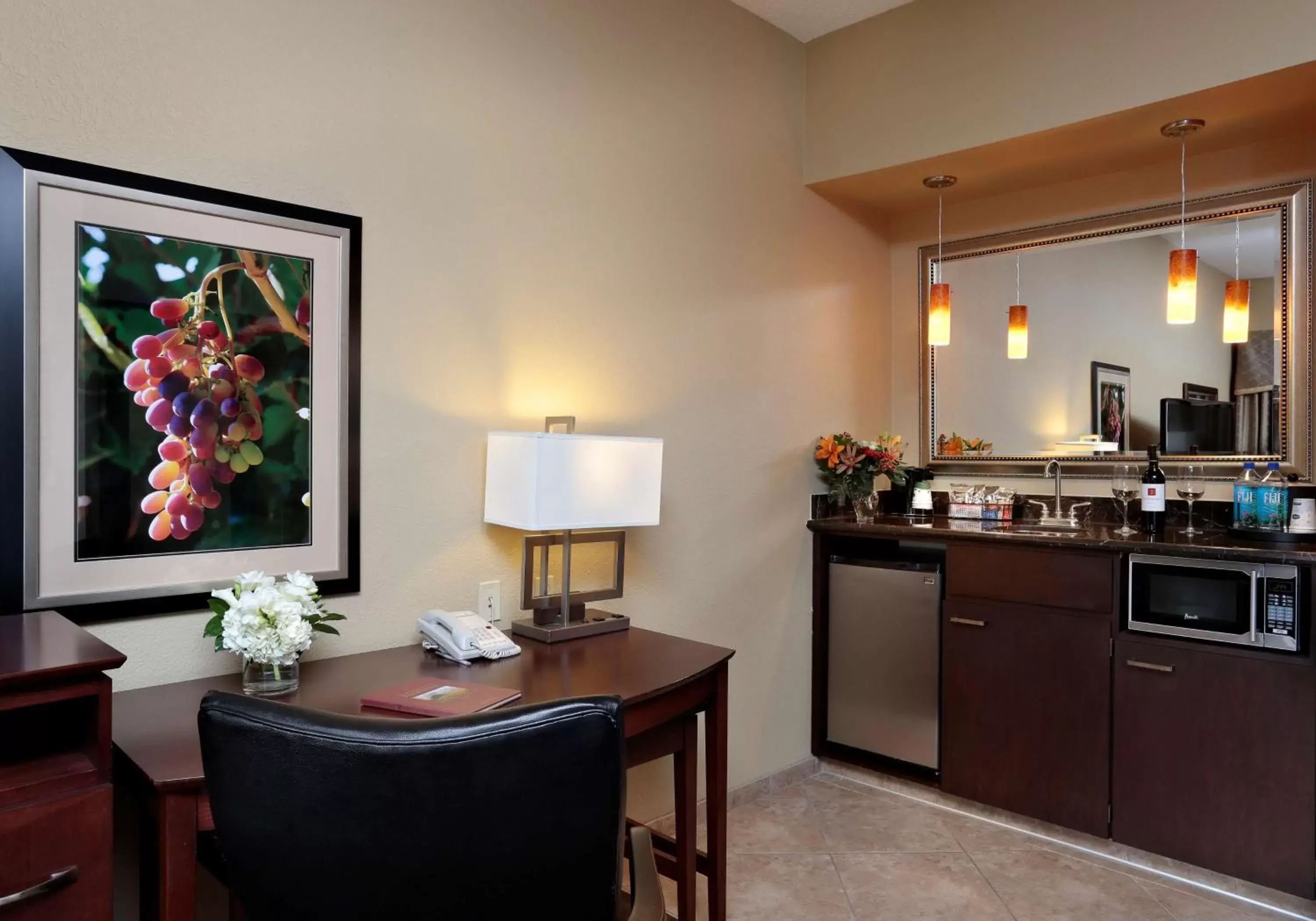 Kitchen or kitchenette in Hampton Inn & Suites Paso Robles