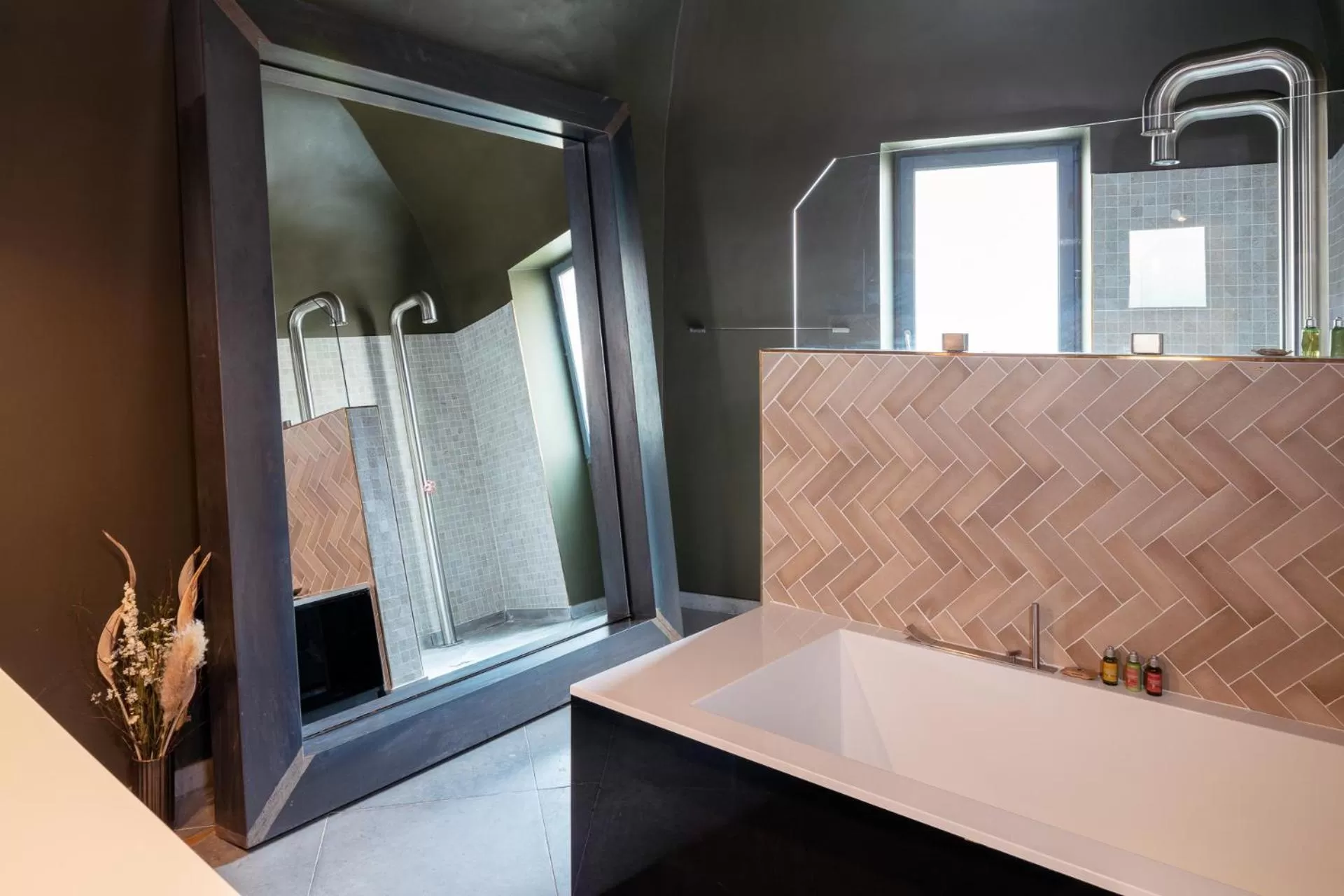 Bathroom in Margaret - Hôtel Chouleur