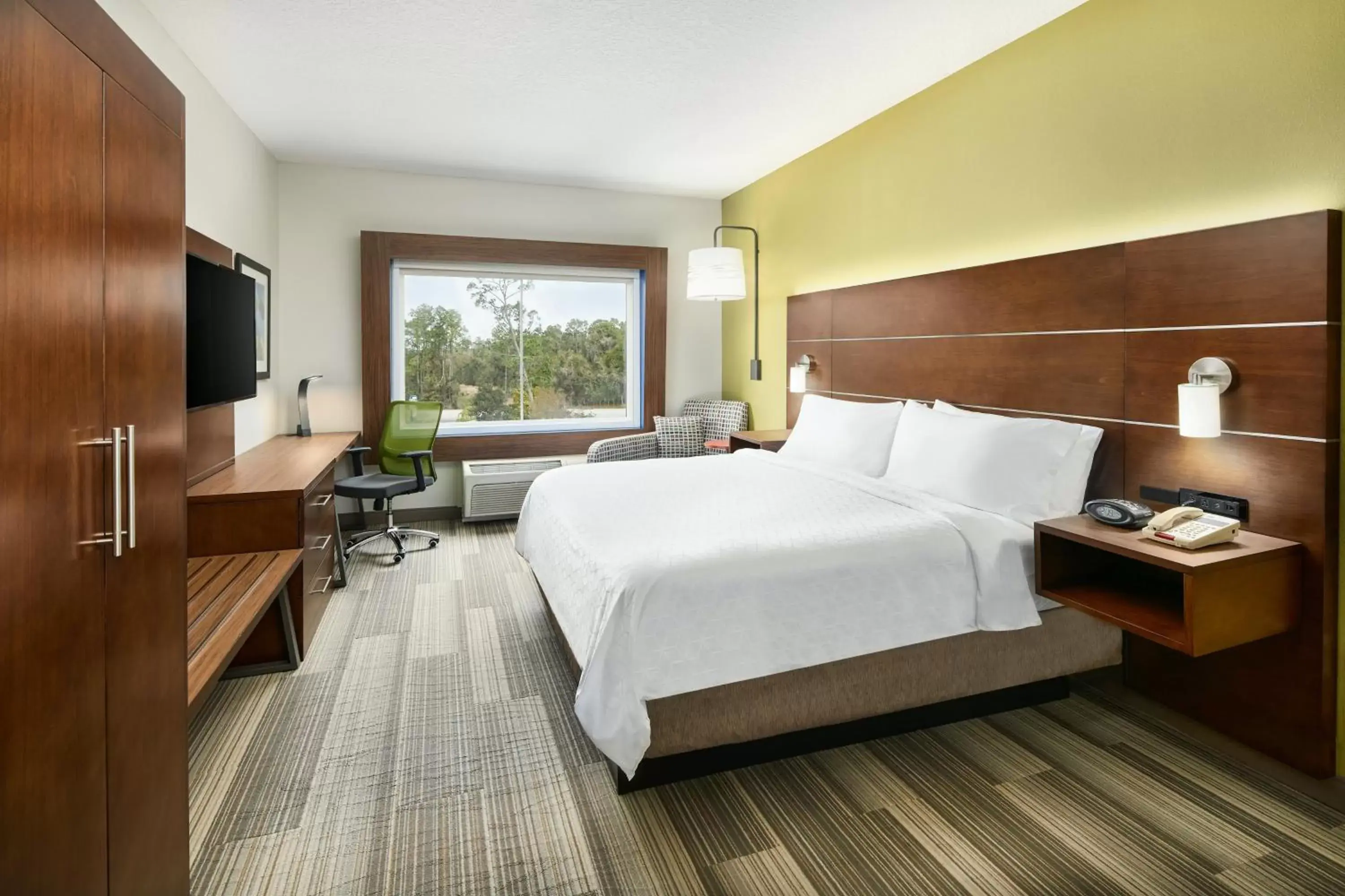 Standard King Room in Holiday Inn Express Palatka Northwest by IHG Standard King Room in Holiday Inn Express Palatka Northwest by IHG