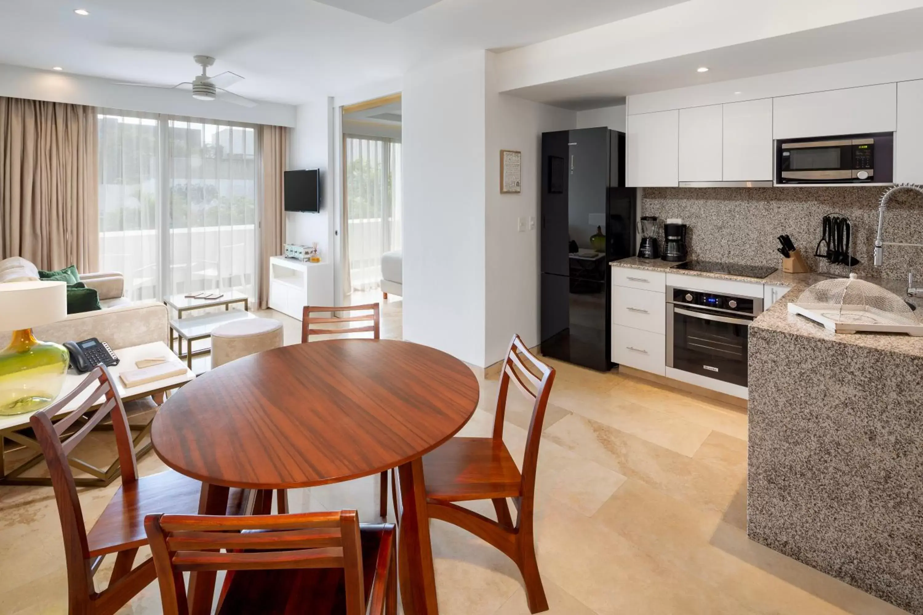 Seating area, Kitchen/Kitchenette in Antera Hotel & Residences