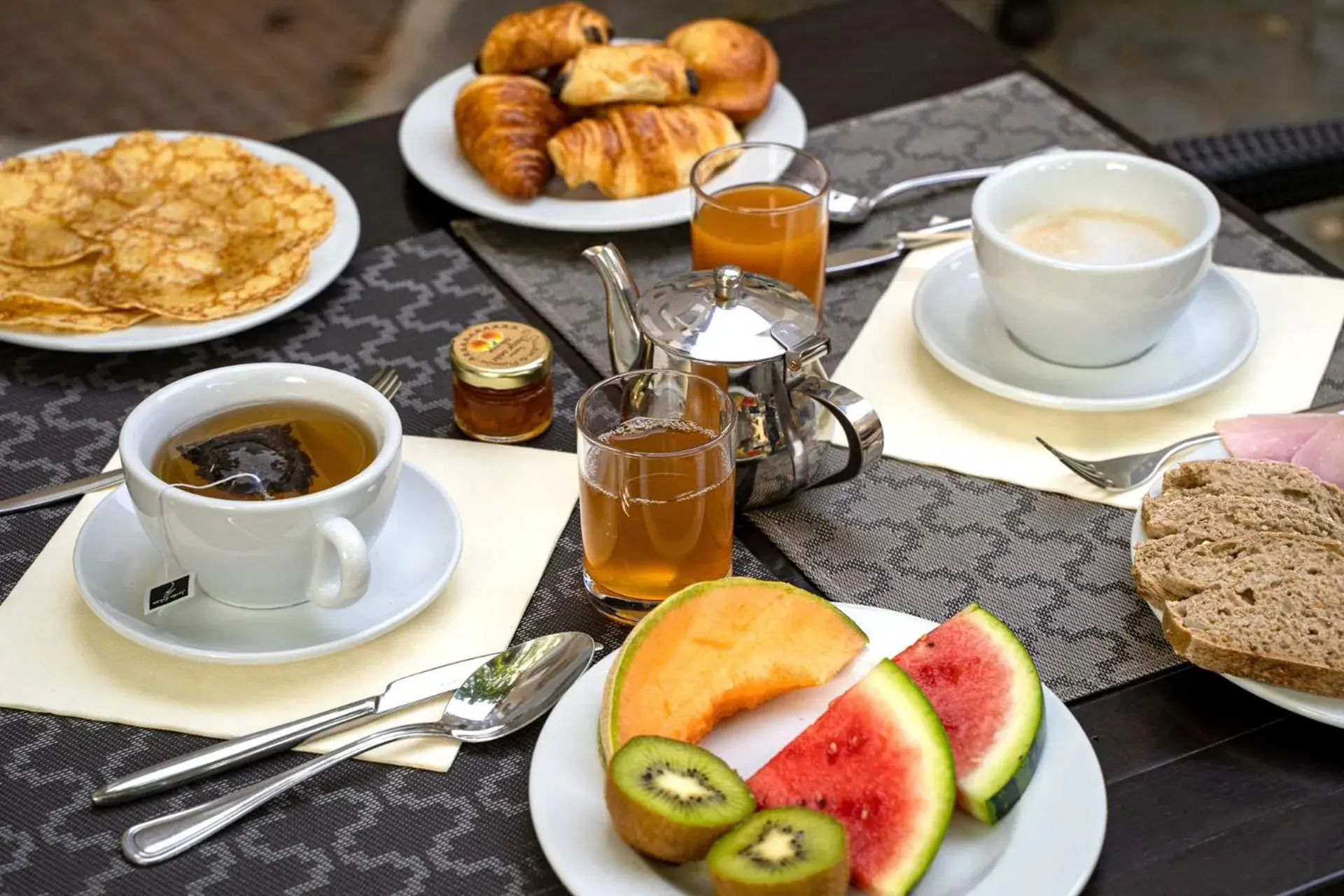 Continental breakfast, Breakfast in Le Moulin de Vernègues Hôtel & Spa