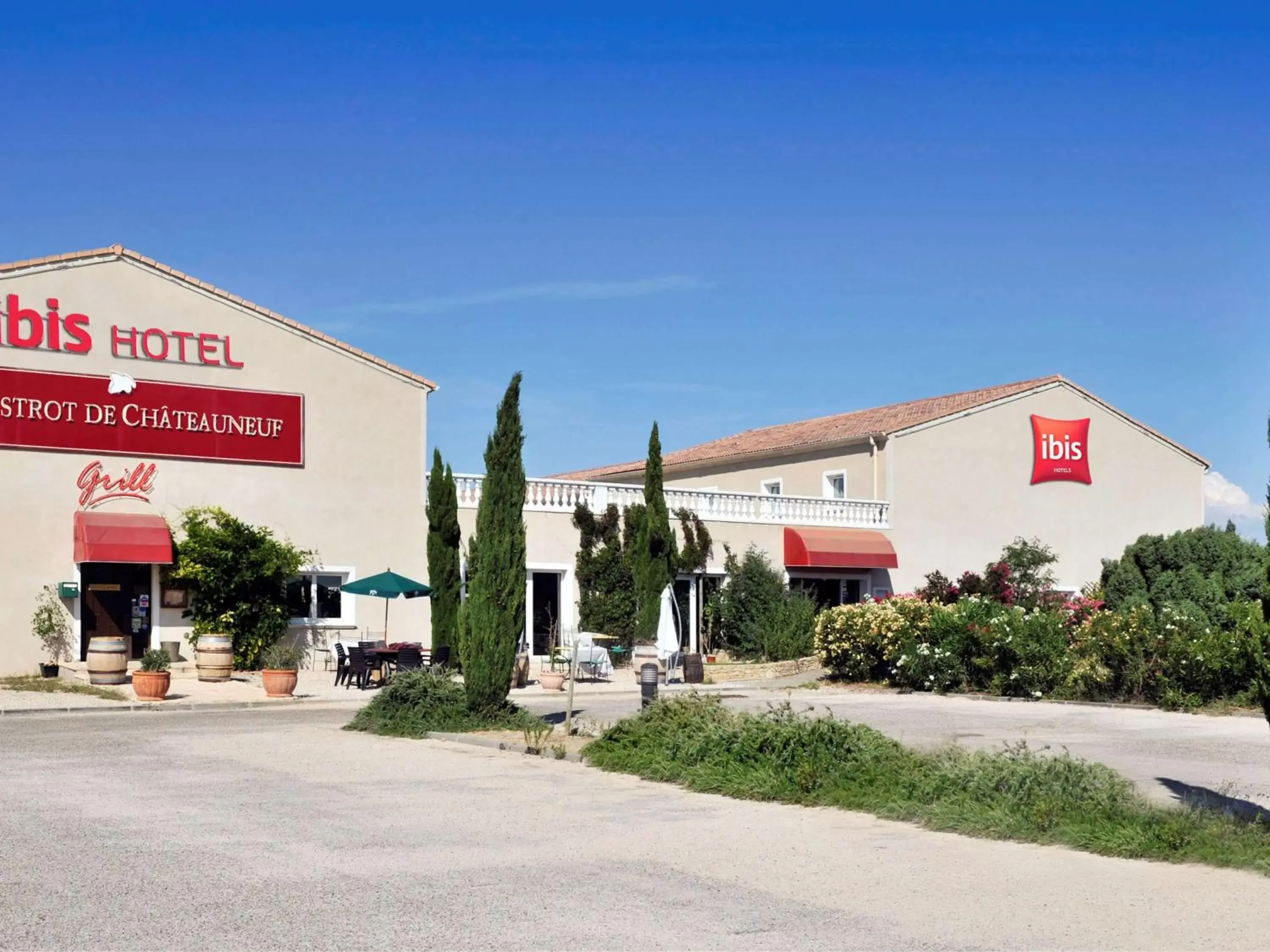 Property building in ibis Orange Sud Property building in ibis Orange Sud
